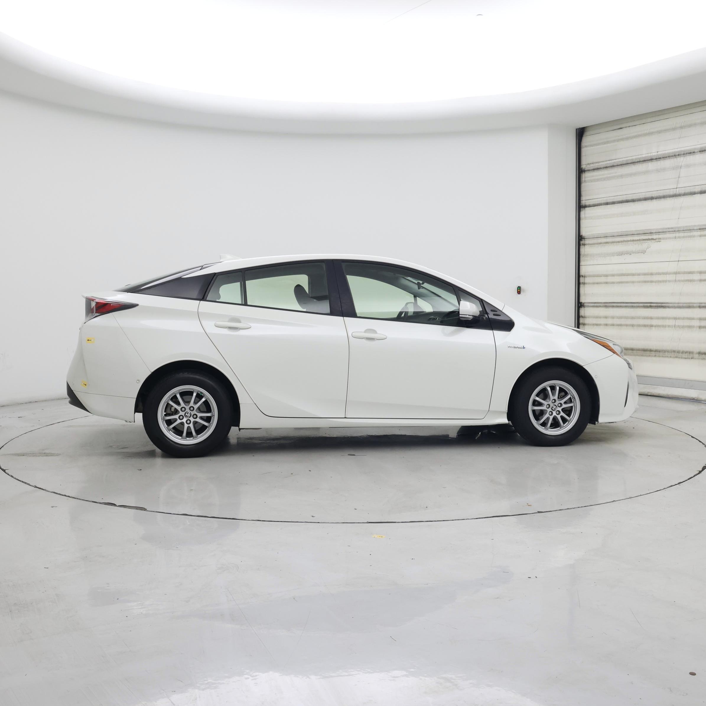 Thumbnail: 2017 Toyota Prius - 7