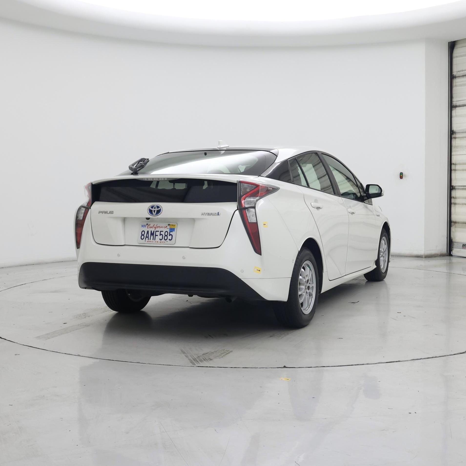 Thumbnail: 2017 Toyota Prius - 8