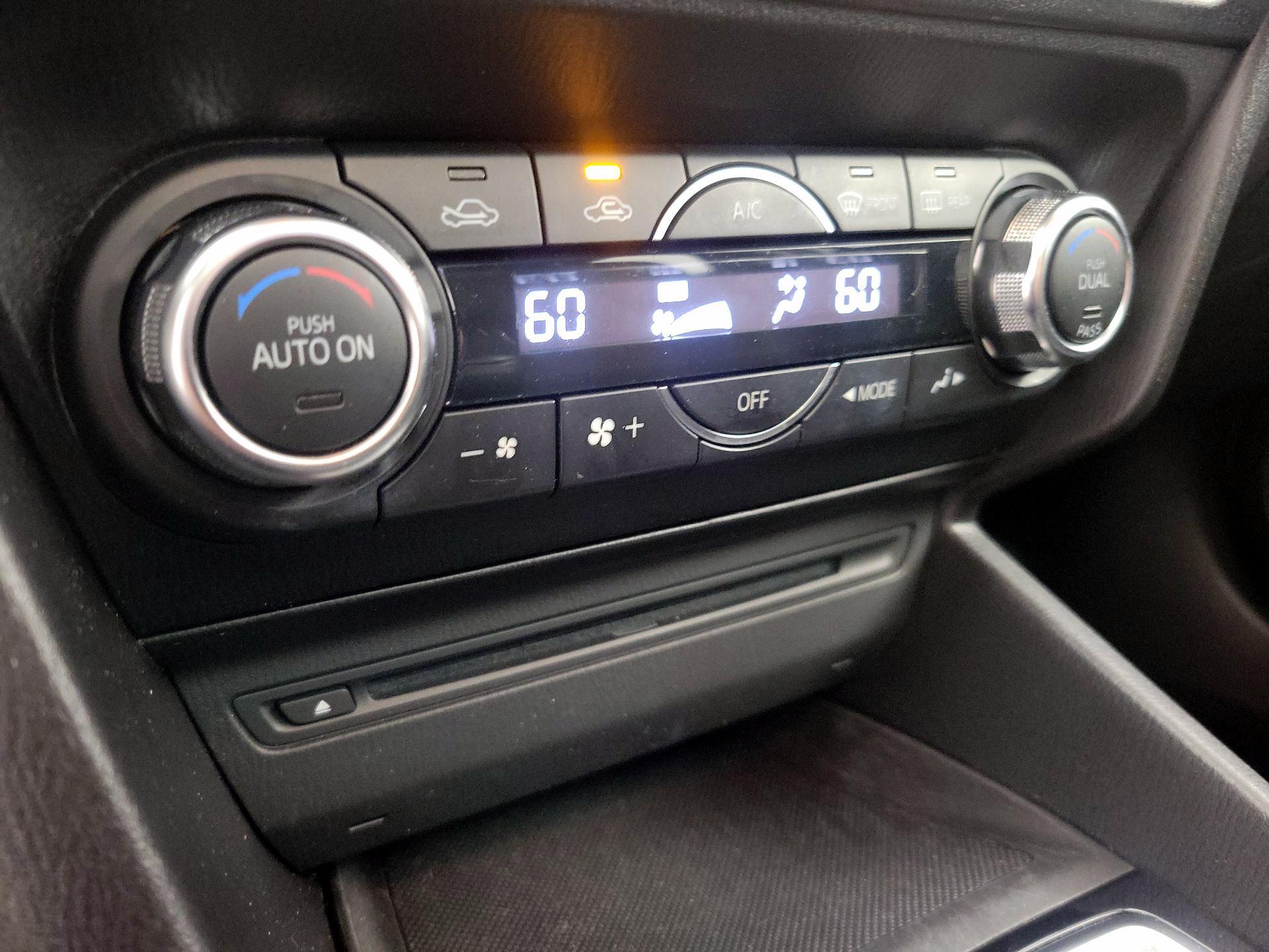 Thumbnail: 2016 Mazda Mazda3 - 17