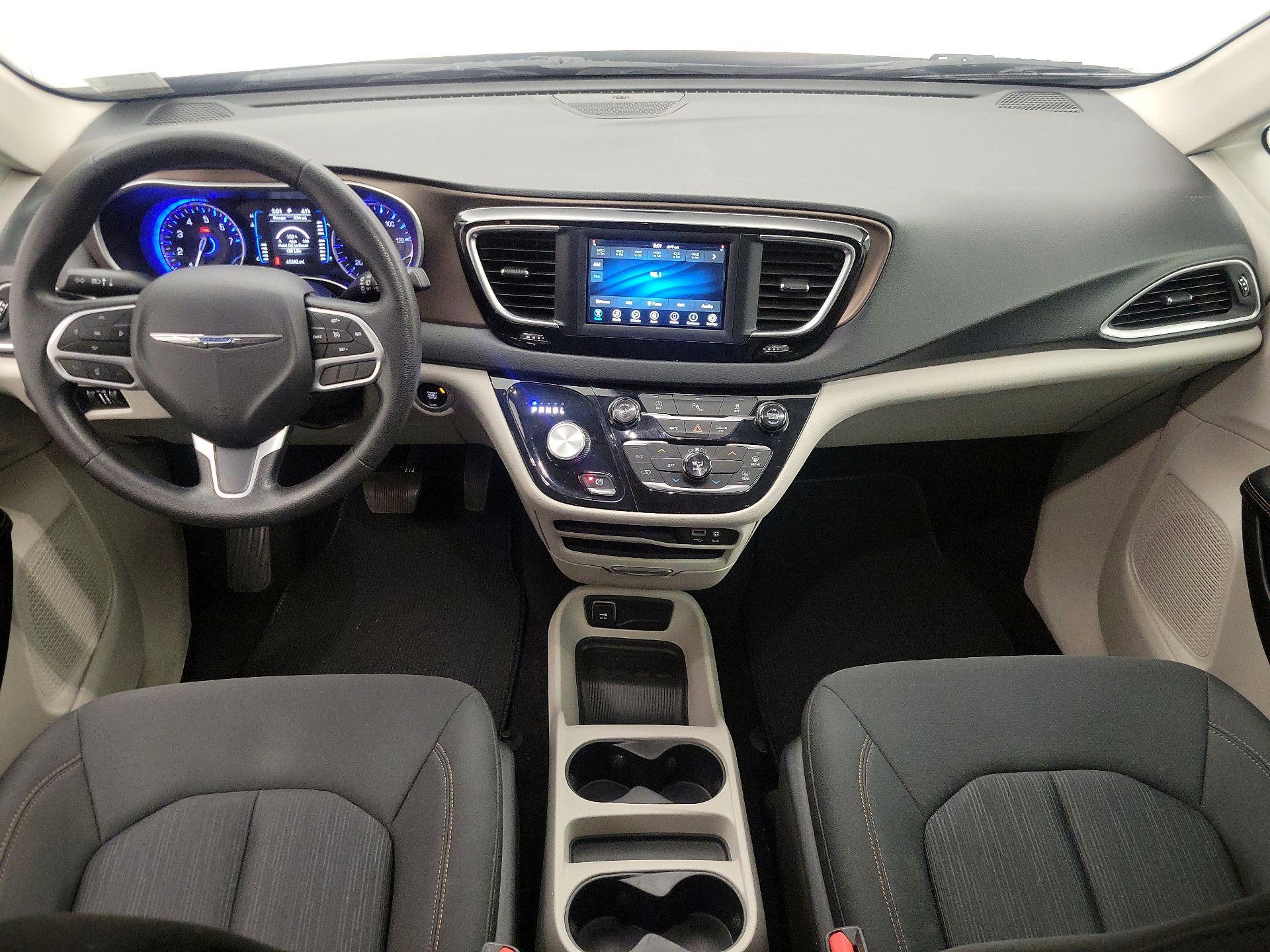 Thumbnail: 2019 Chrysler Pacifica - 9
