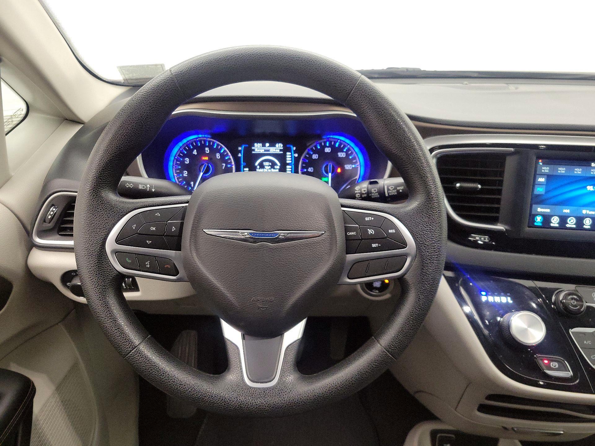 Thumbnail: 2019 Chrysler Pacifica - 10