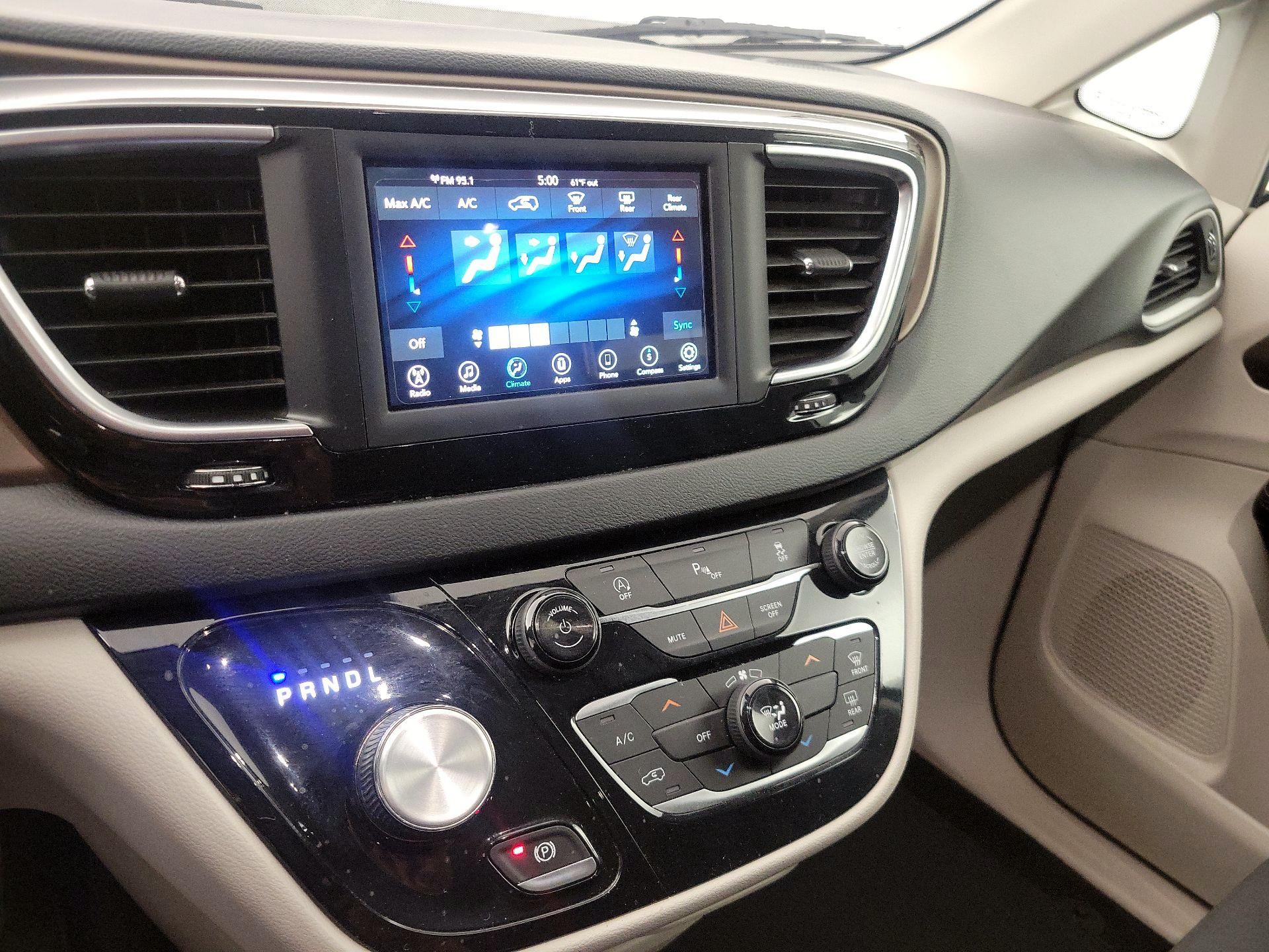 Thumbnail: 2019 Chrysler Pacifica - 16