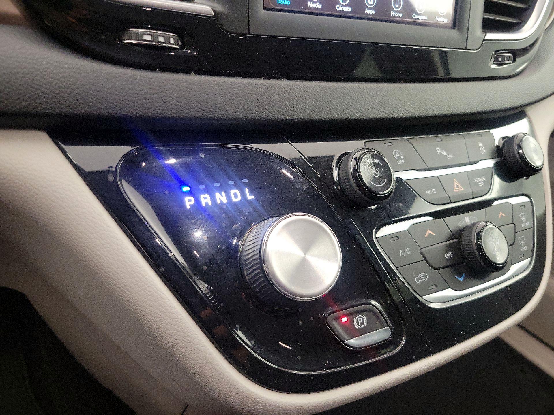 Thumbnail: 2019 Chrysler Pacifica - 17