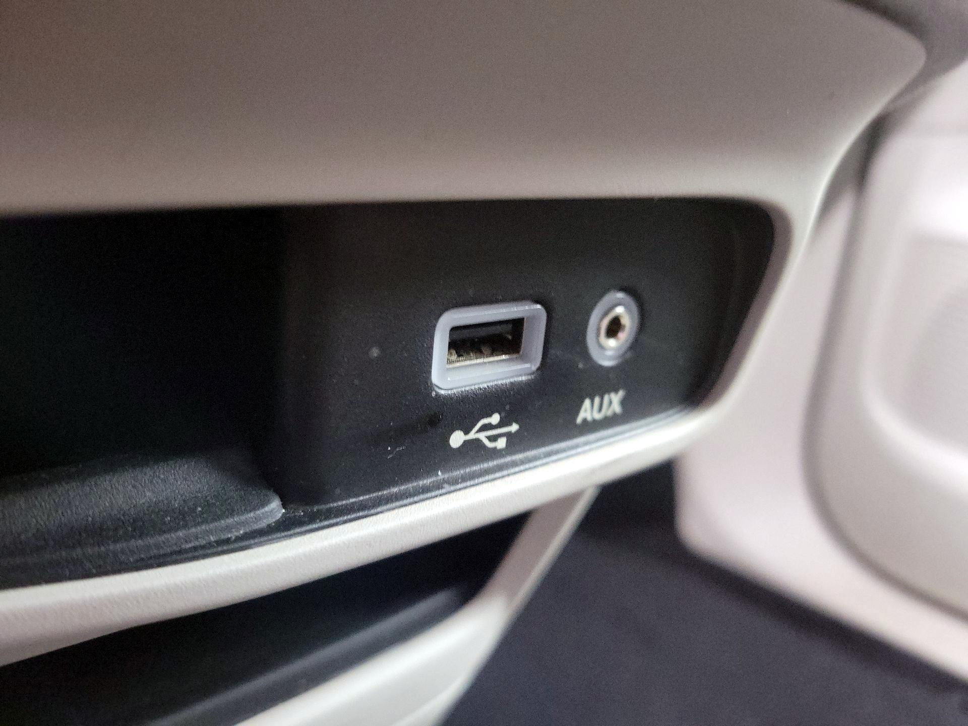 Thumbnail: 2019 Chrysler Pacifica - 18