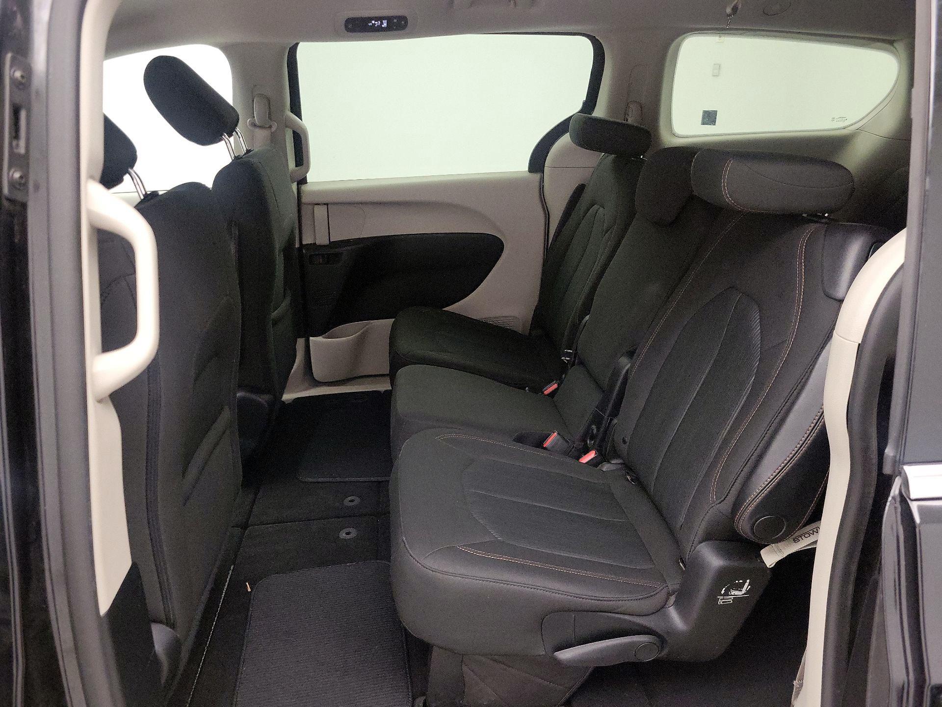 Thumbnail: 2019 Chrysler Pacifica - 19