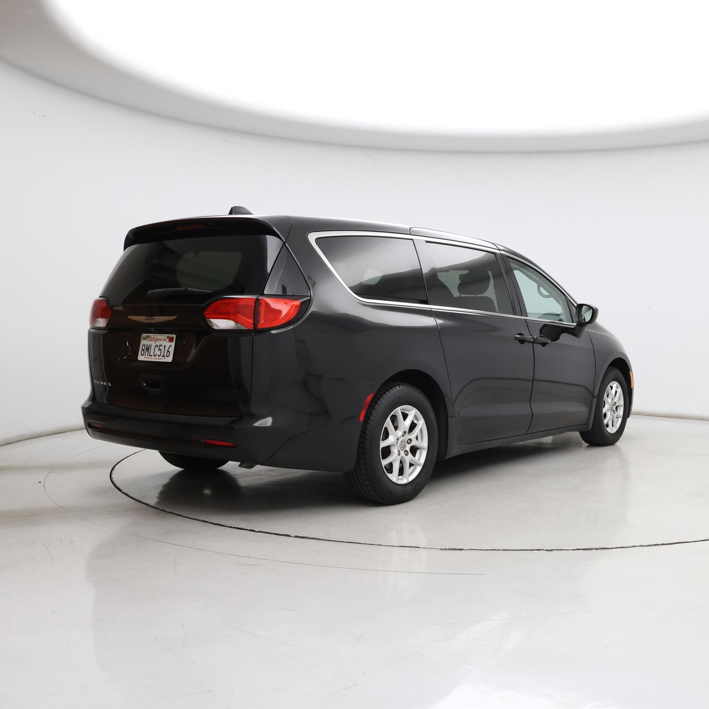 Thumbnail: 2019 Chrysler Pacifica - 8