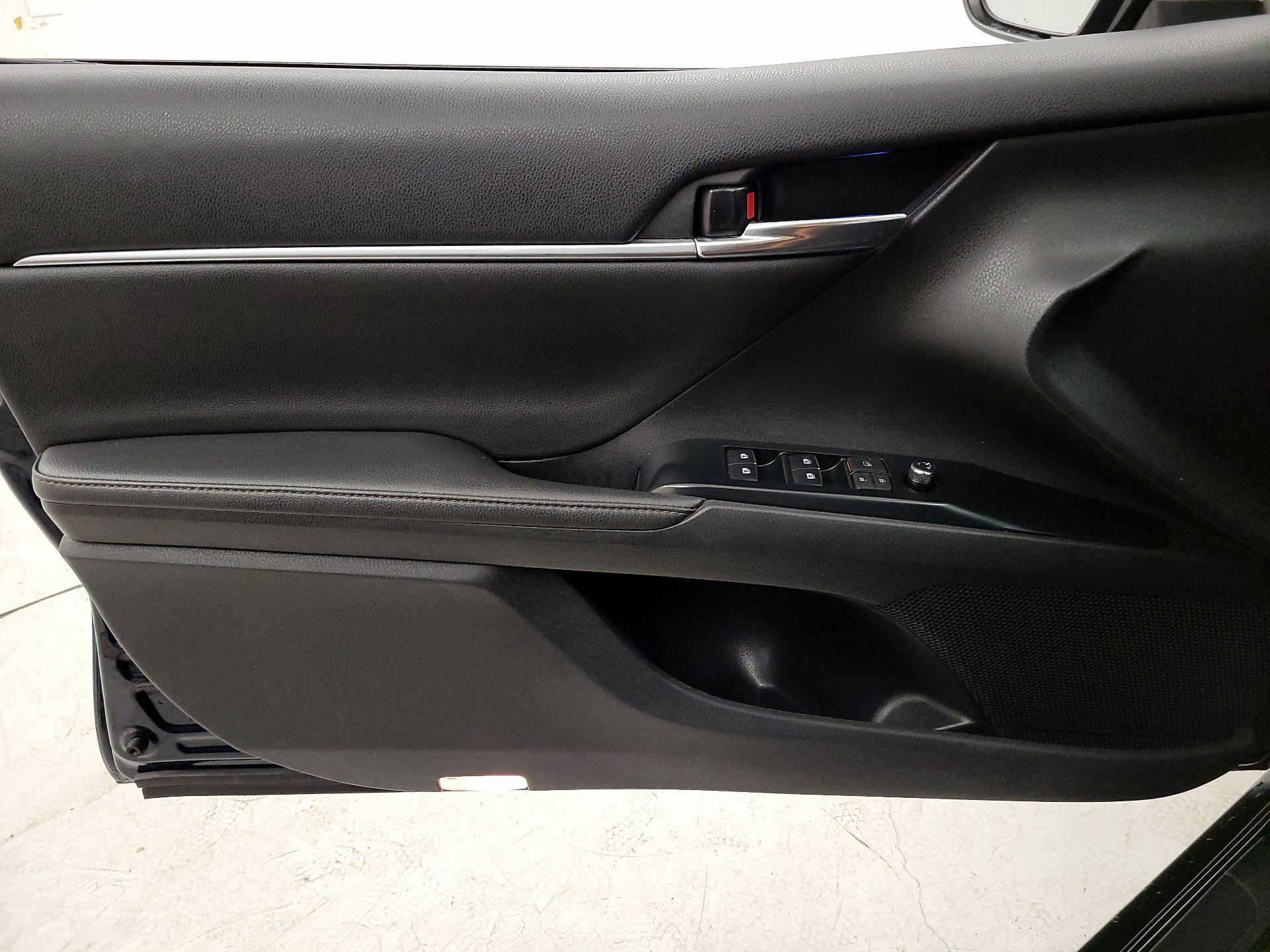 Thumbnail: 2019 Toyota Camry - 12