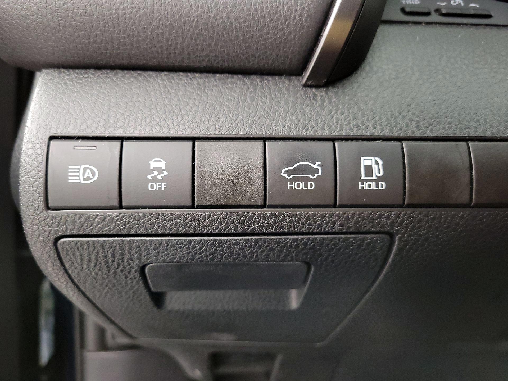 Thumbnail: 2019 Toyota Camry - 13