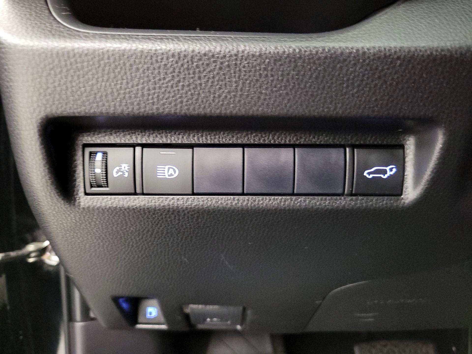 Thumbnail: 2020 Toyota RAV4 - 13