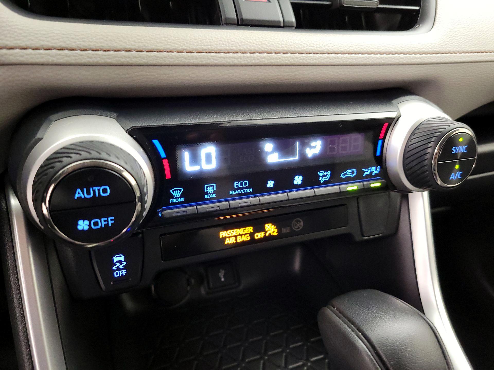 Thumbnail: 2020 Toyota RAV4 - 16