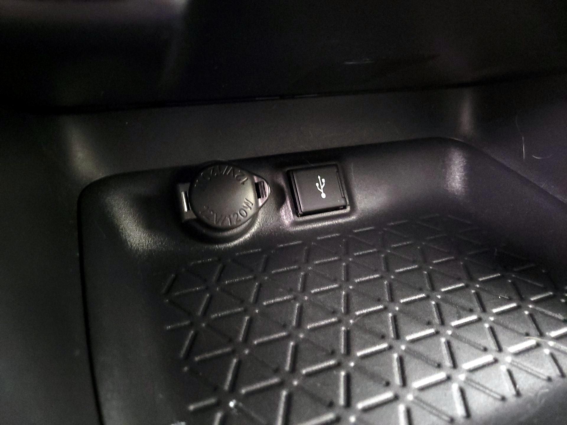 Thumbnail: 2020 Toyota RAV4 - 18