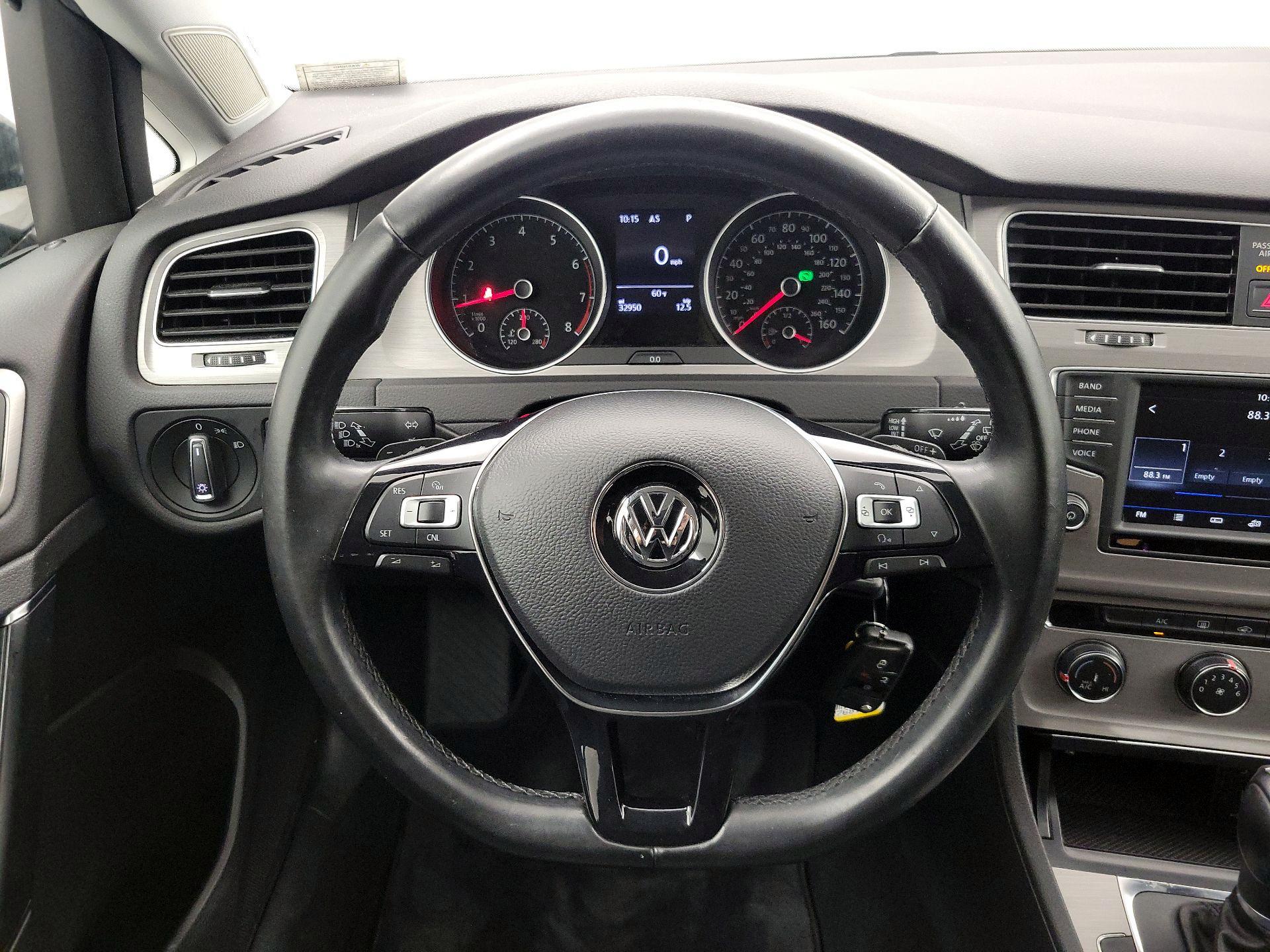 Thumbnail: 2017 Volkswagen Golf - 10