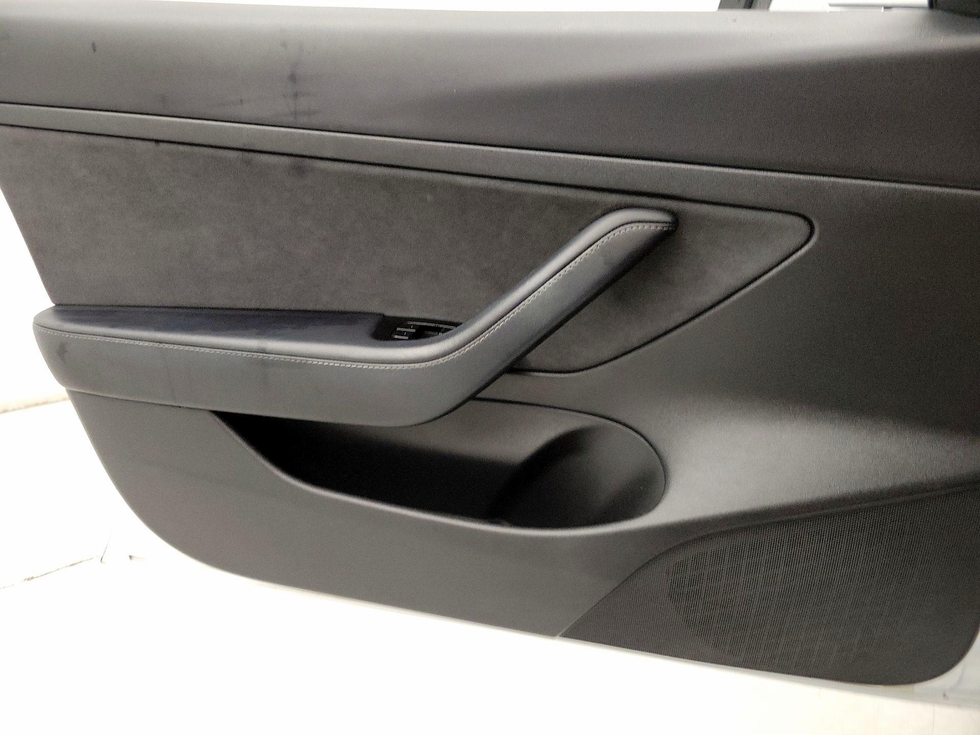 Thumbnail: 2020 Tesla Model 3 - 12