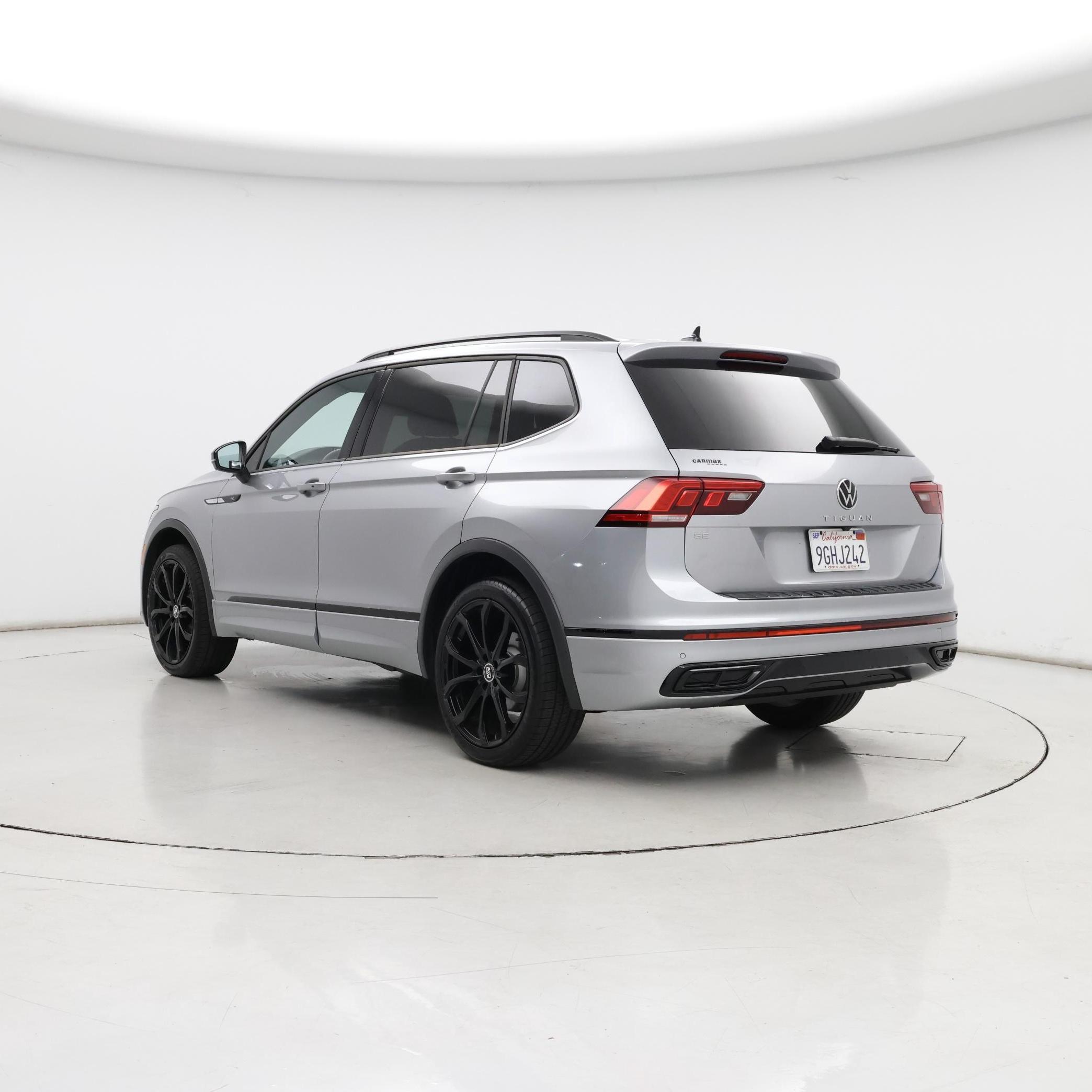 Thumbnail: 2023 Volkswagen Tiguan - 2
