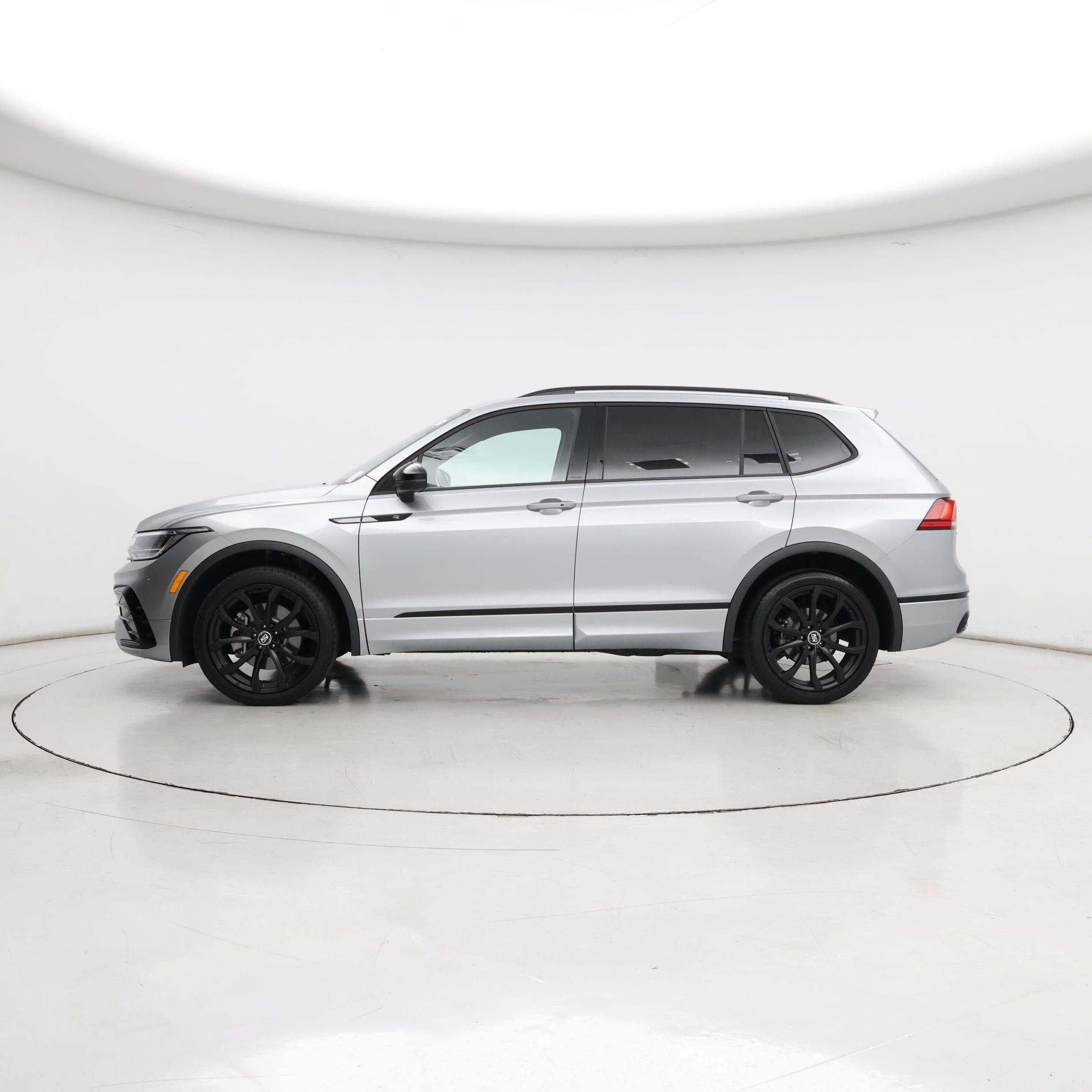 Thumbnail: 2023 Volkswagen Tiguan - 3