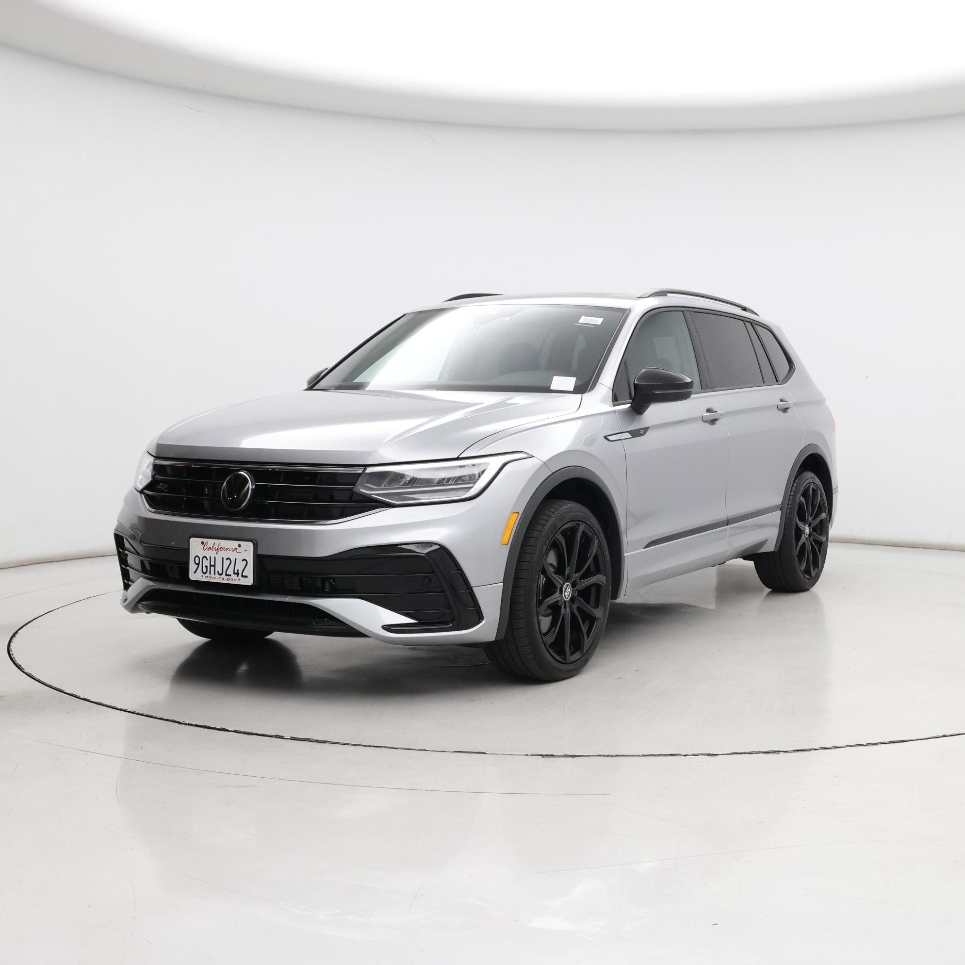 Thumbnail: 2023 Volkswagen Tiguan - 4