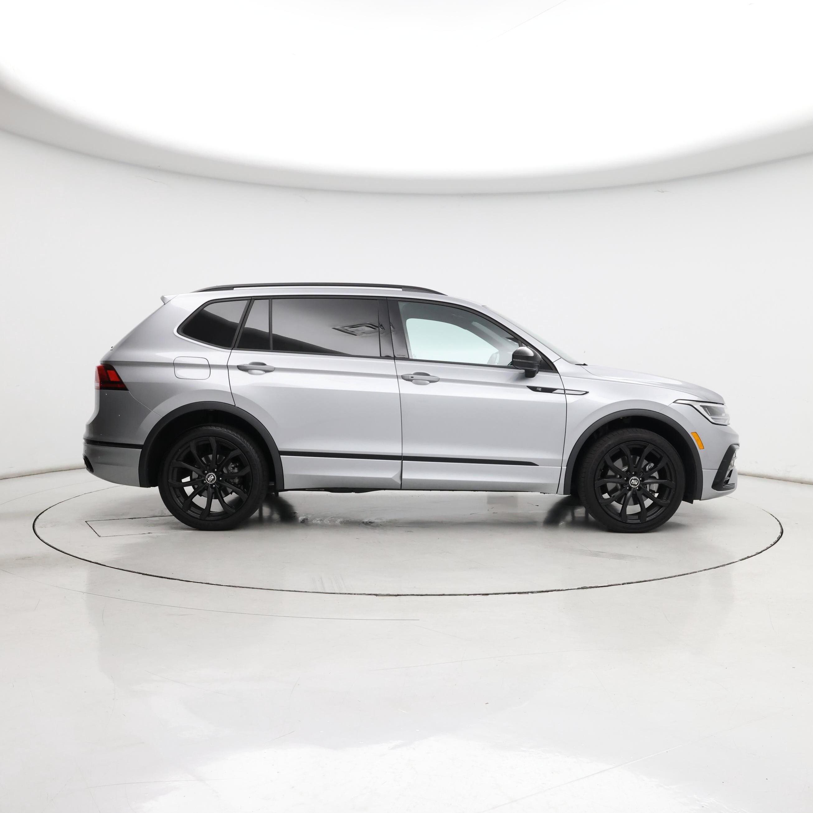 Thumbnail: 2023 Volkswagen Tiguan - 7