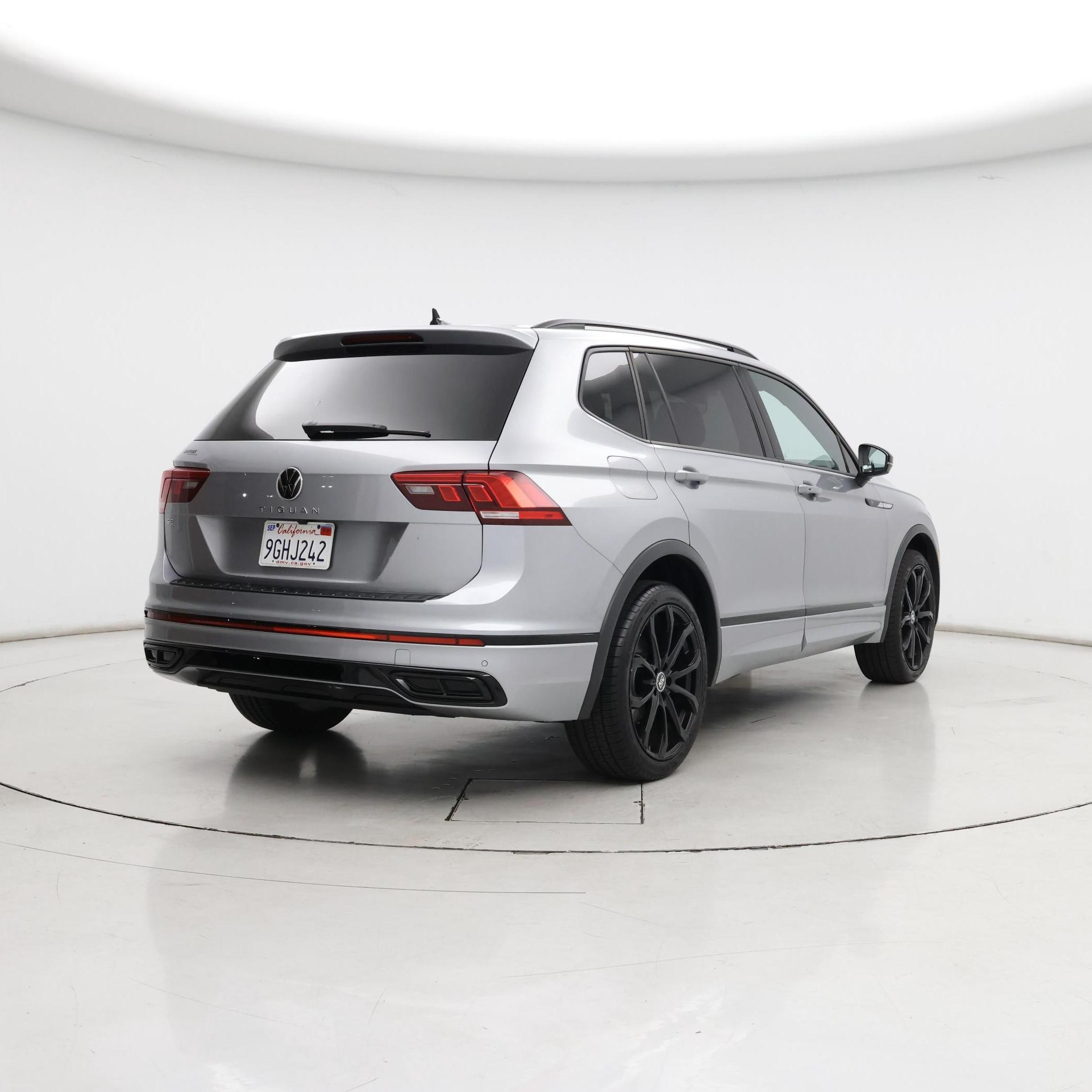 Thumbnail: 2023 Volkswagen Tiguan - 8