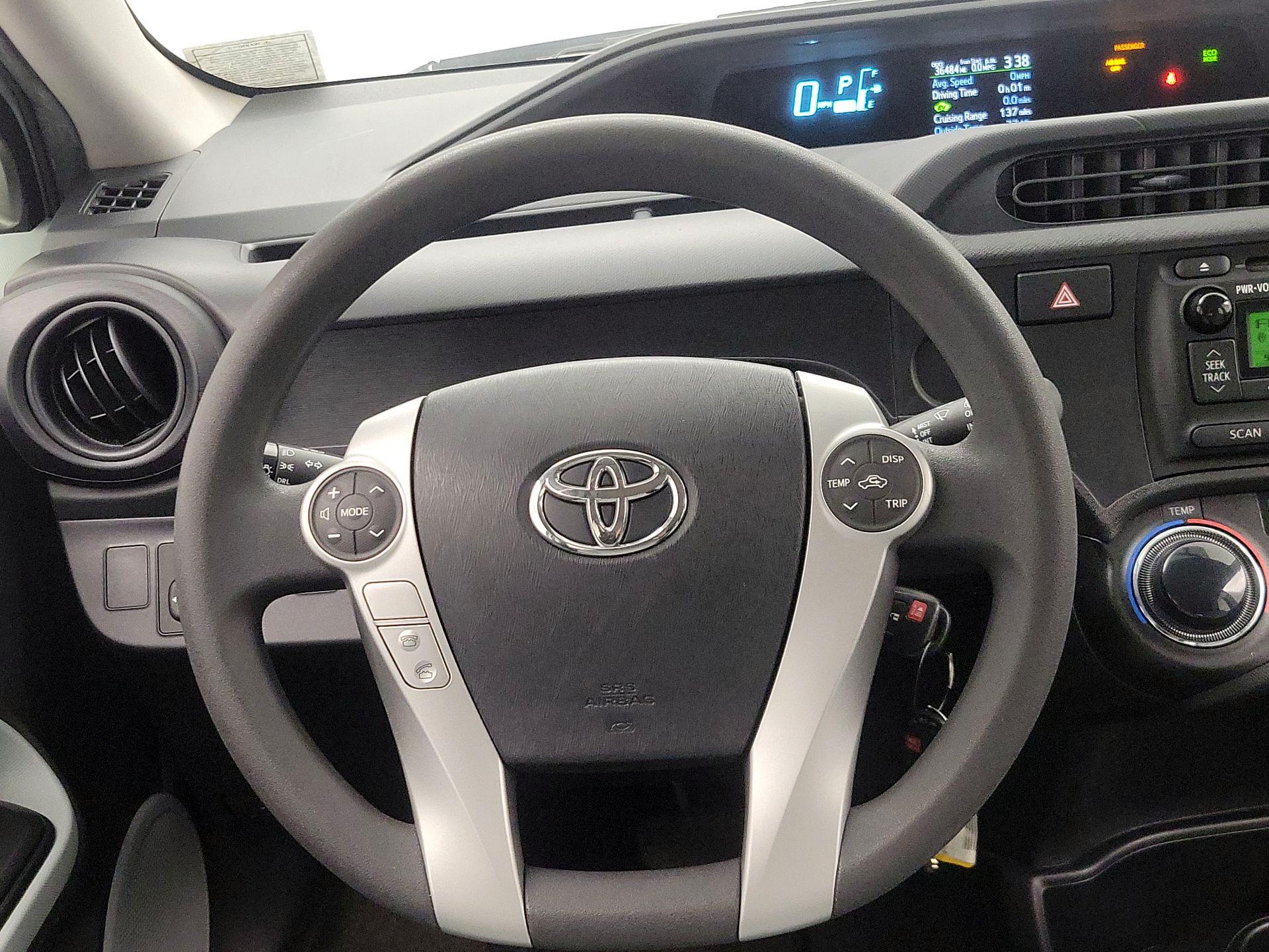 Thumbnail: 2014 Toyota Prius c - 10