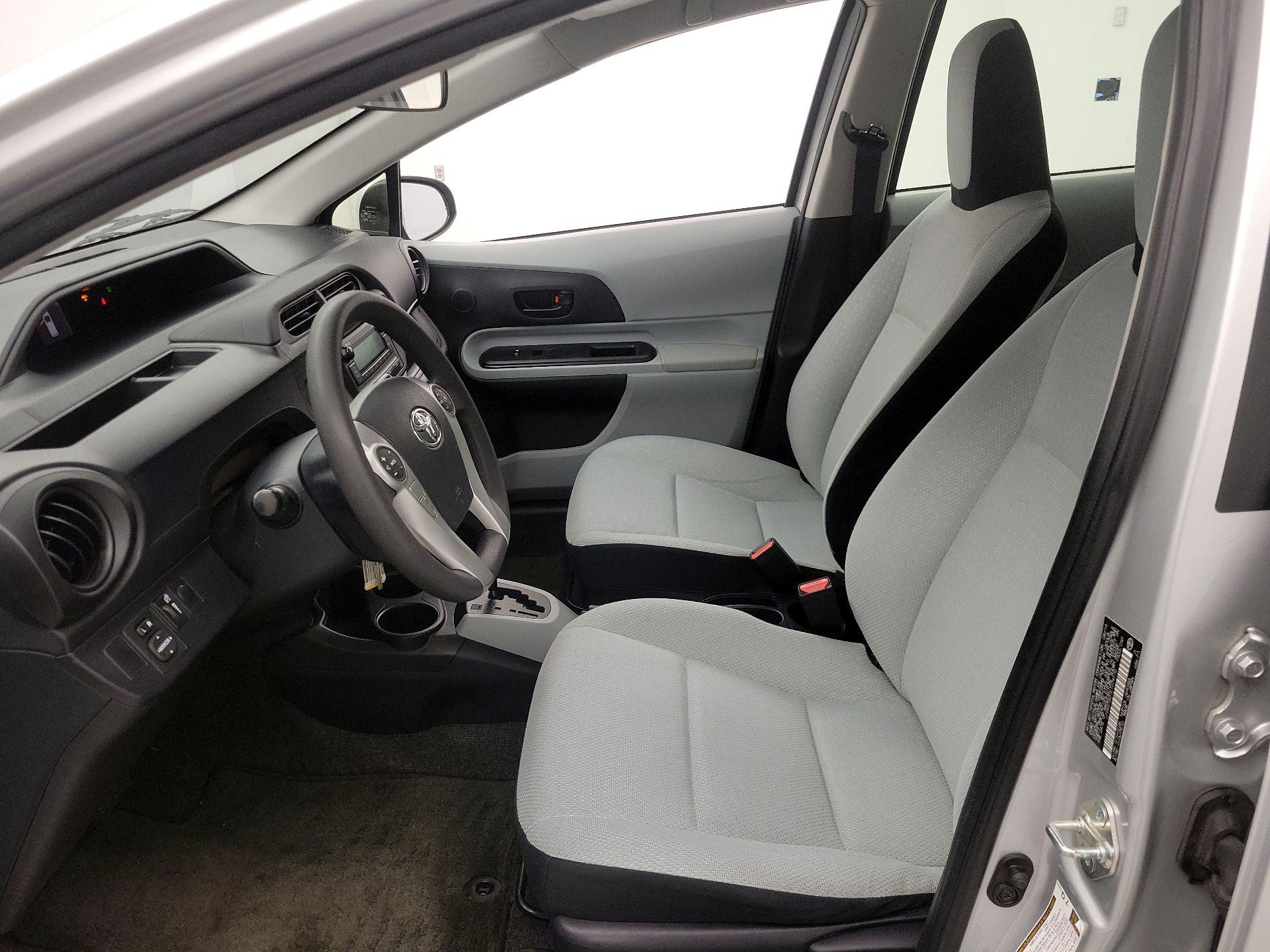 Thumbnail: 2014 Toyota Prius c - 11