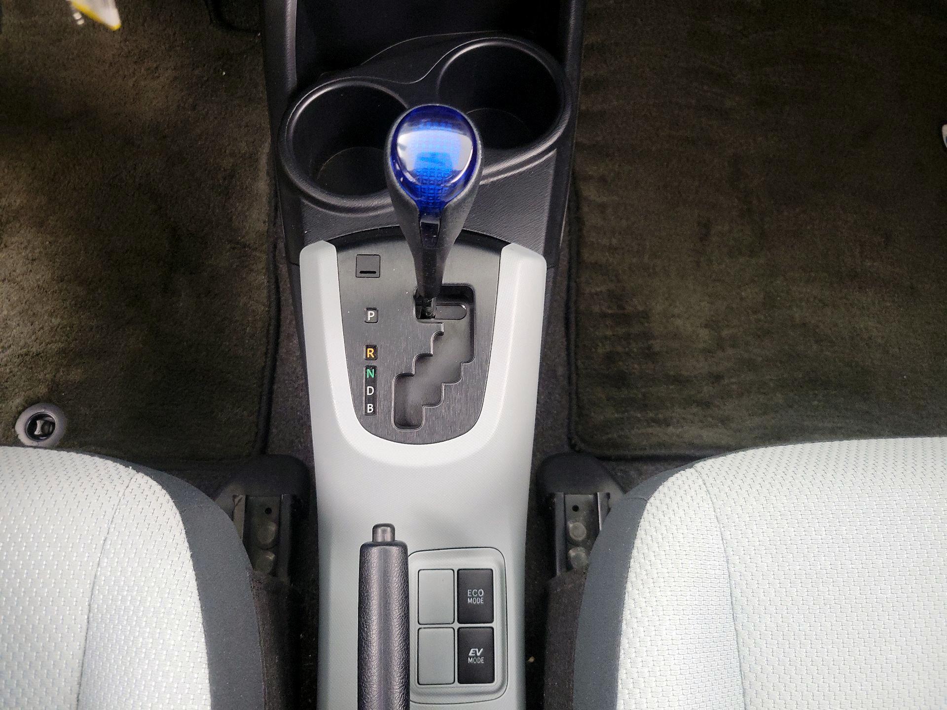 Thumbnail: 2014 Toyota Prius c - 16