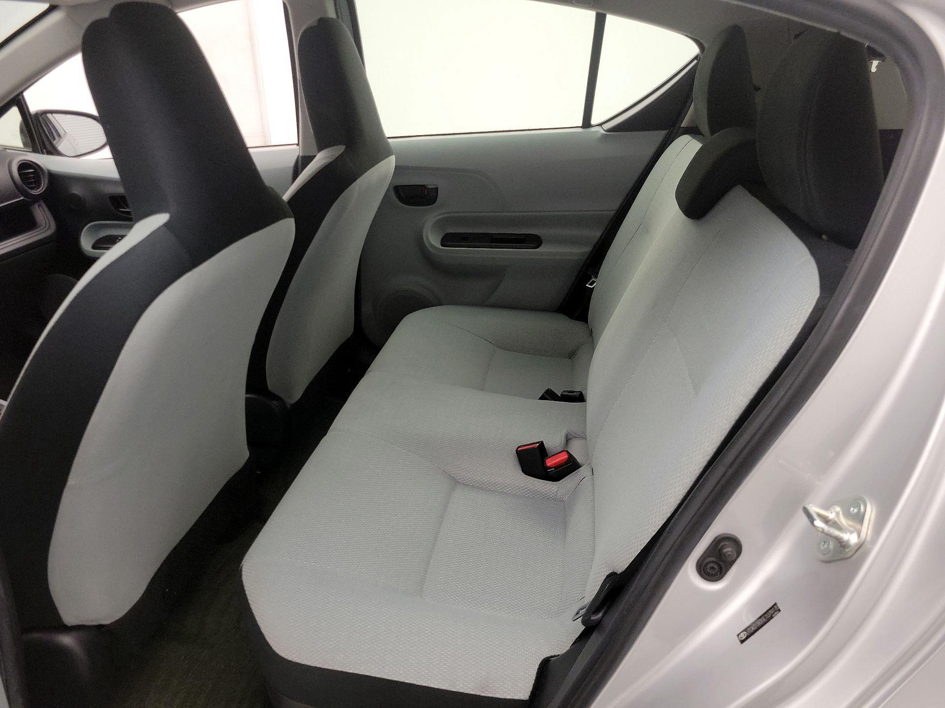 Thumbnail: 2014 Toyota Prius c - 18