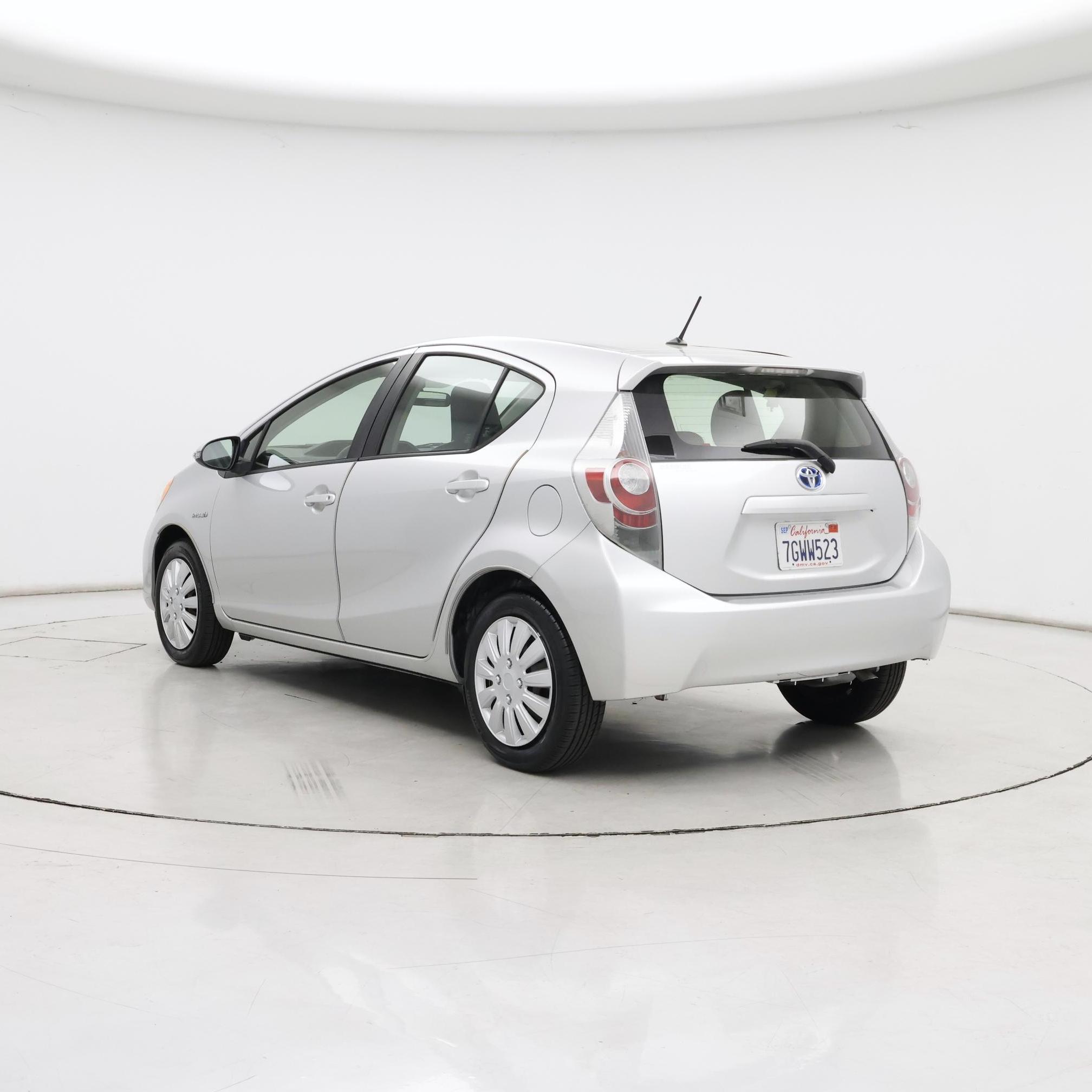 Thumbnail: 2014 Toyota Prius c - 2