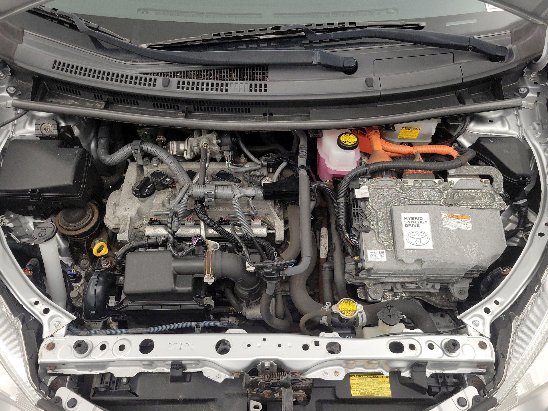 Thumbnail: 2014 Toyota Prius c - 20