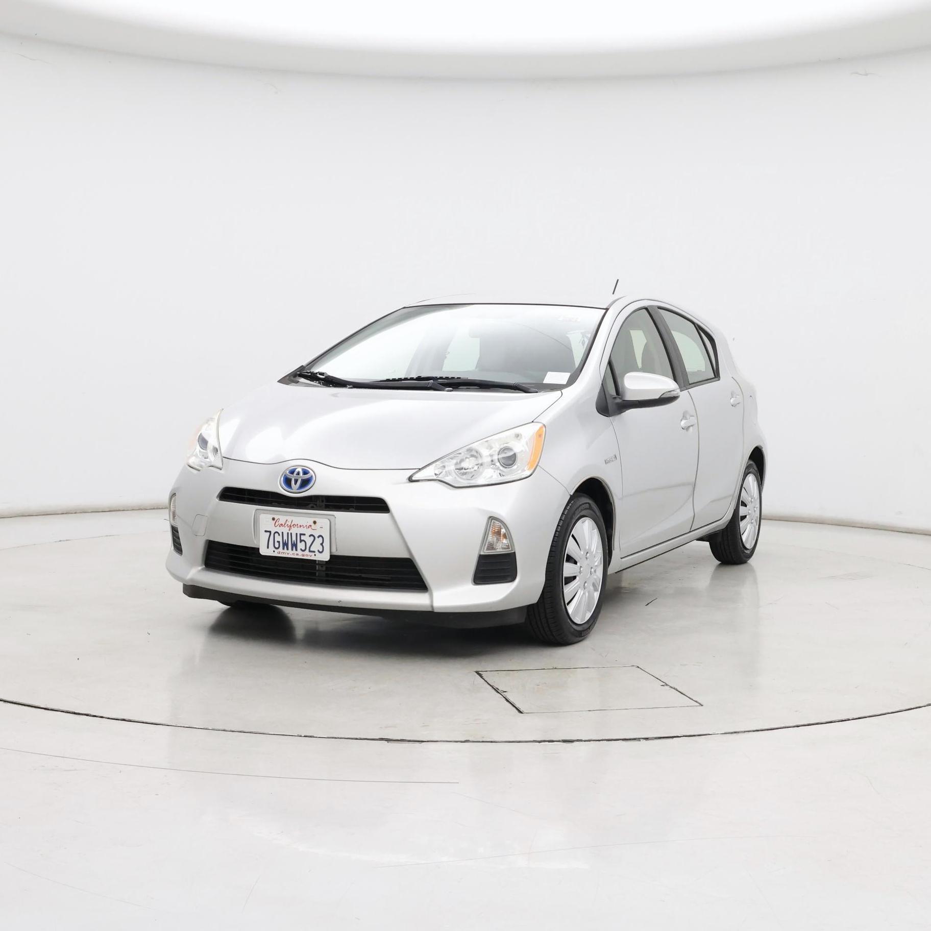 Thumbnail: 2014 Toyota Prius c - 4