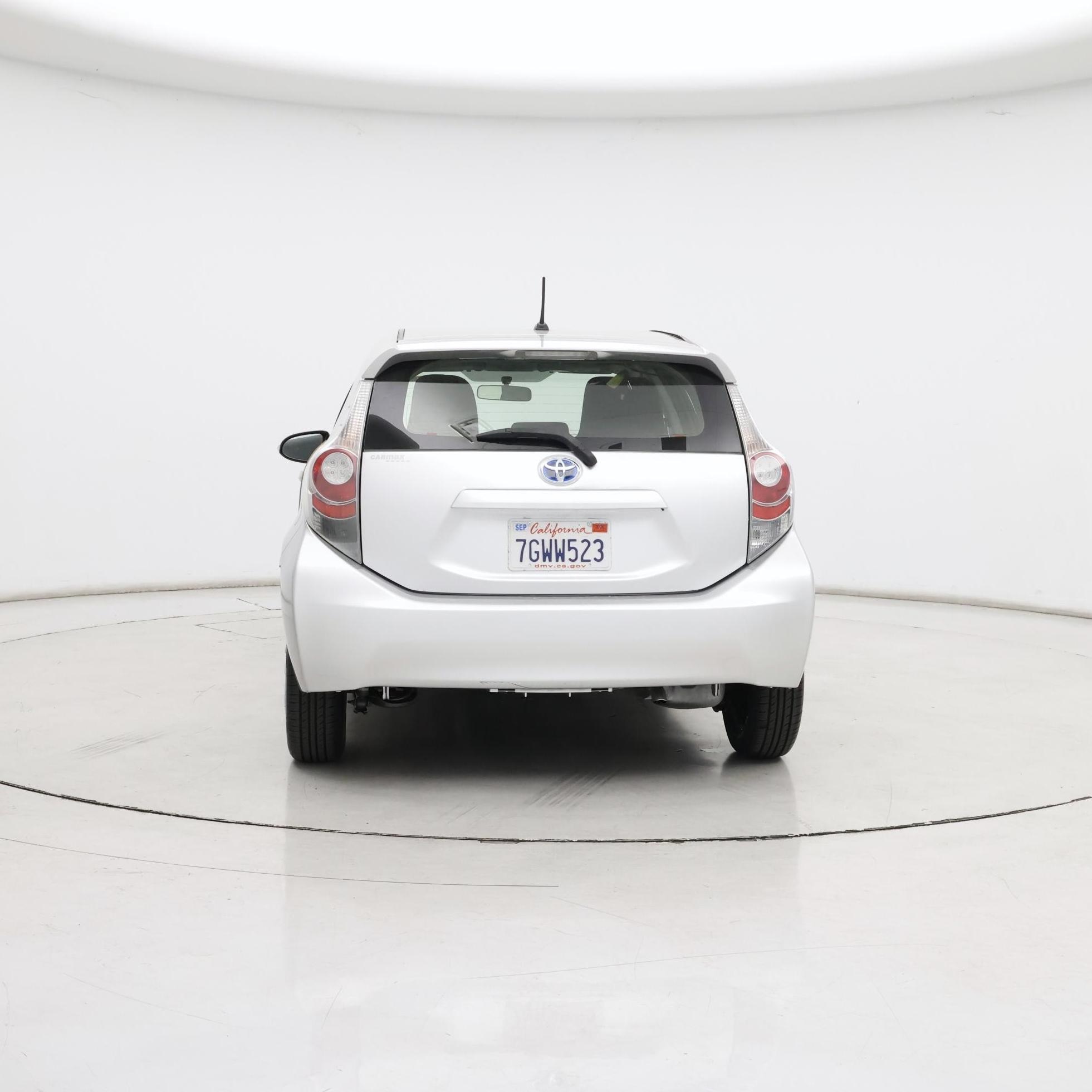 Thumbnail: 2014 Toyota Prius c - 6