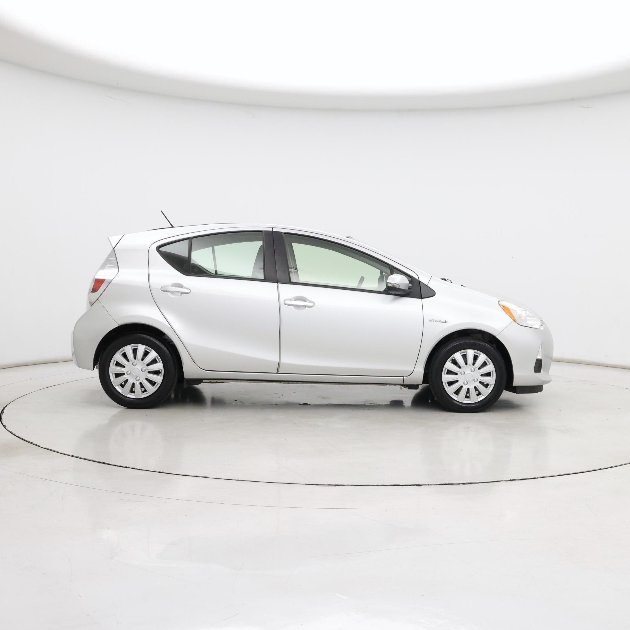 Thumbnail: 2014 Toyota Prius c - 7