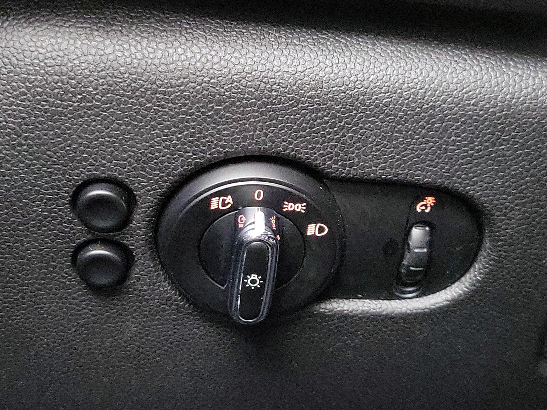Thumbnail: 2015 MINI Cooper Hardtop - 13