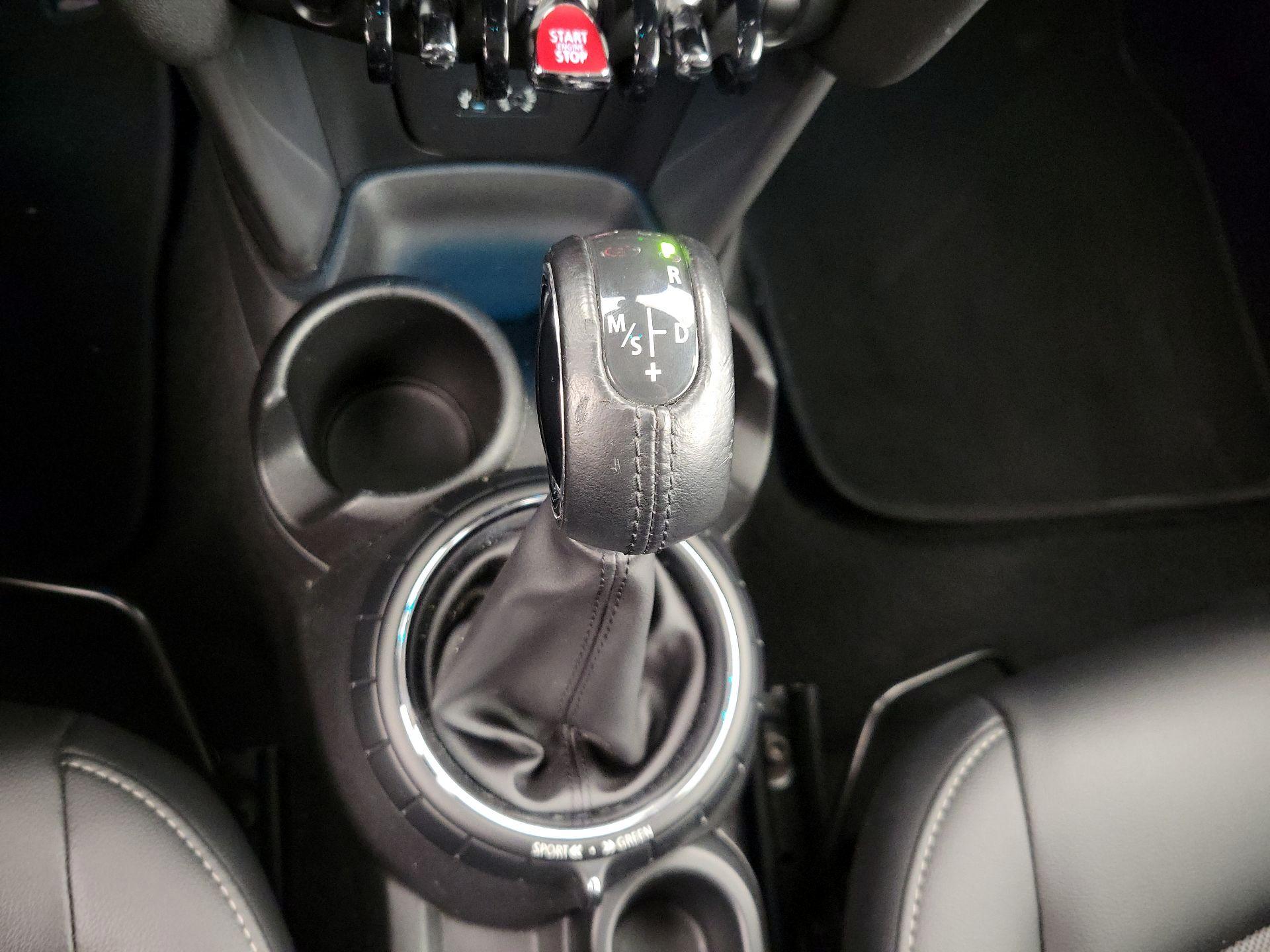 Thumbnail: 2015 MINI Cooper Hardtop - 16