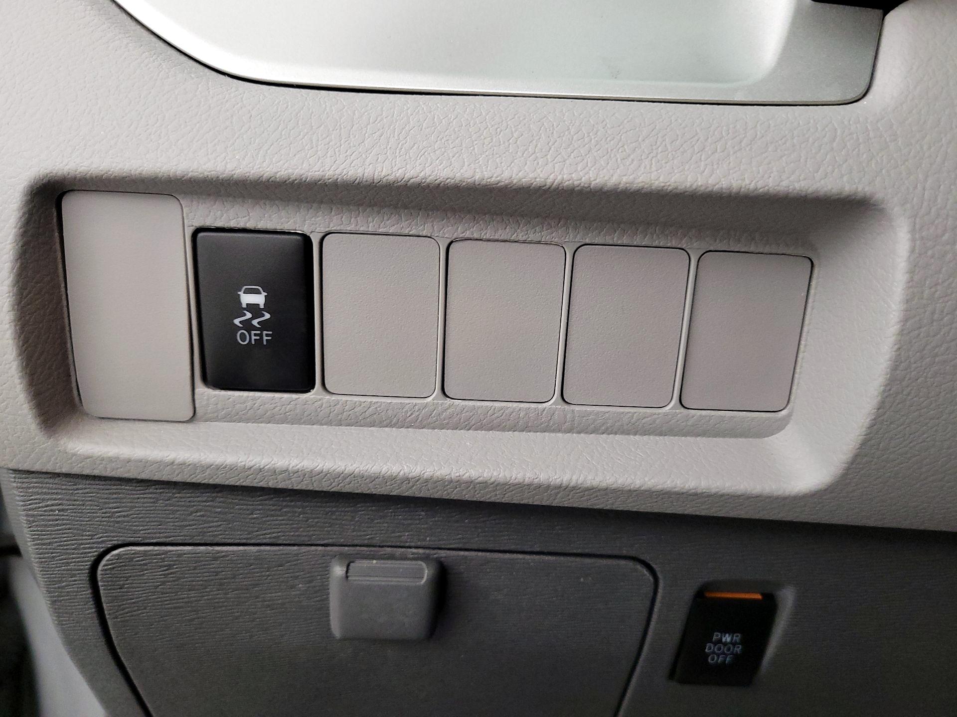 Thumbnail: 2020 Toyota Sienna - 13