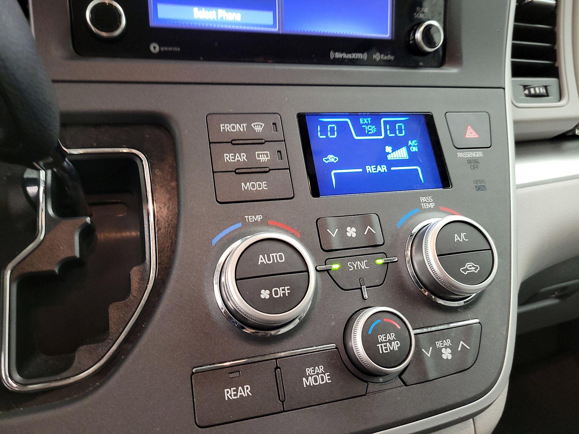 Thumbnail: 2020 Toyota Sienna - 16