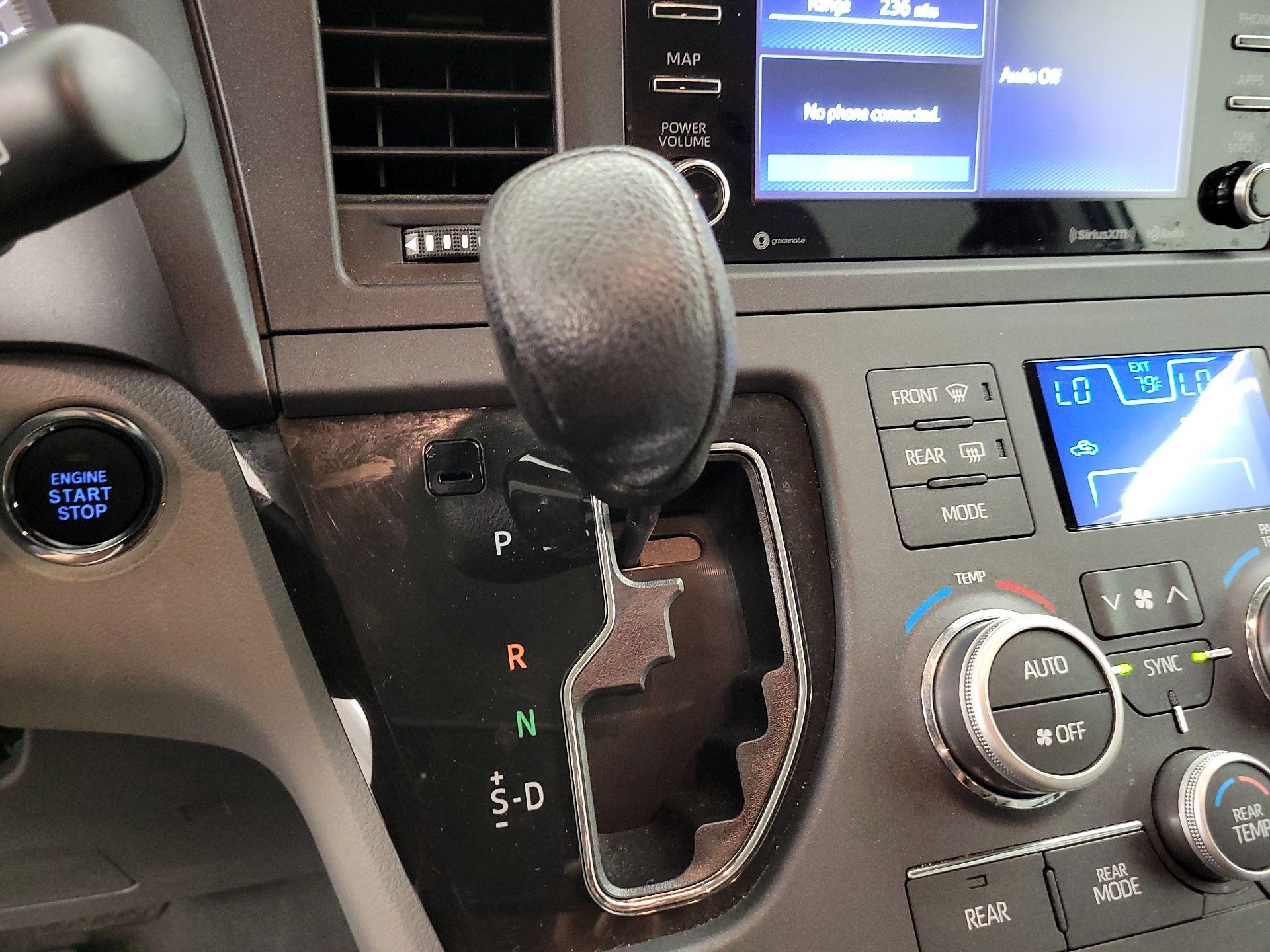Thumbnail: 2020 Toyota Sienna - 17