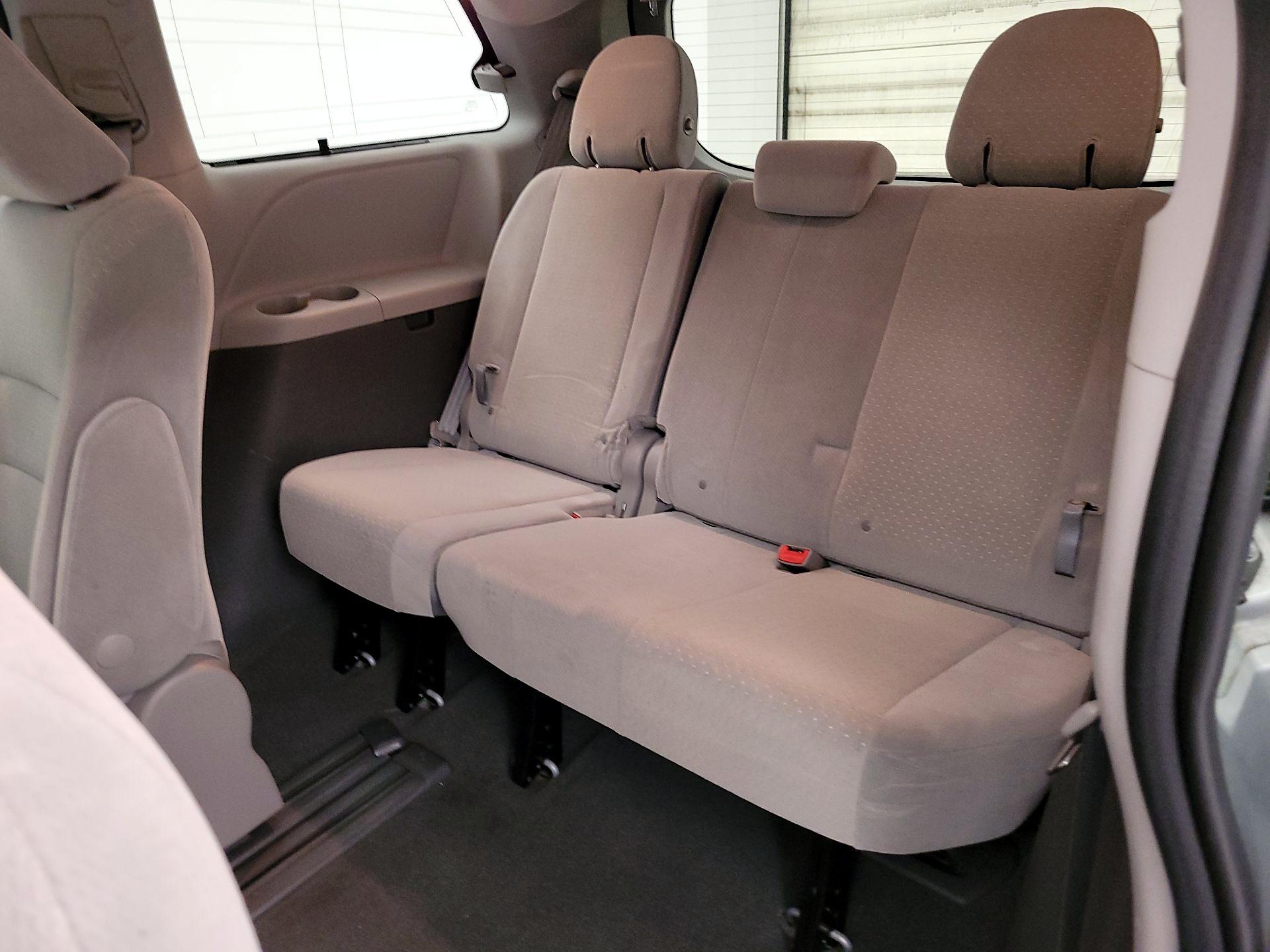 Thumbnail: 2020 Toyota Sienna - 20
