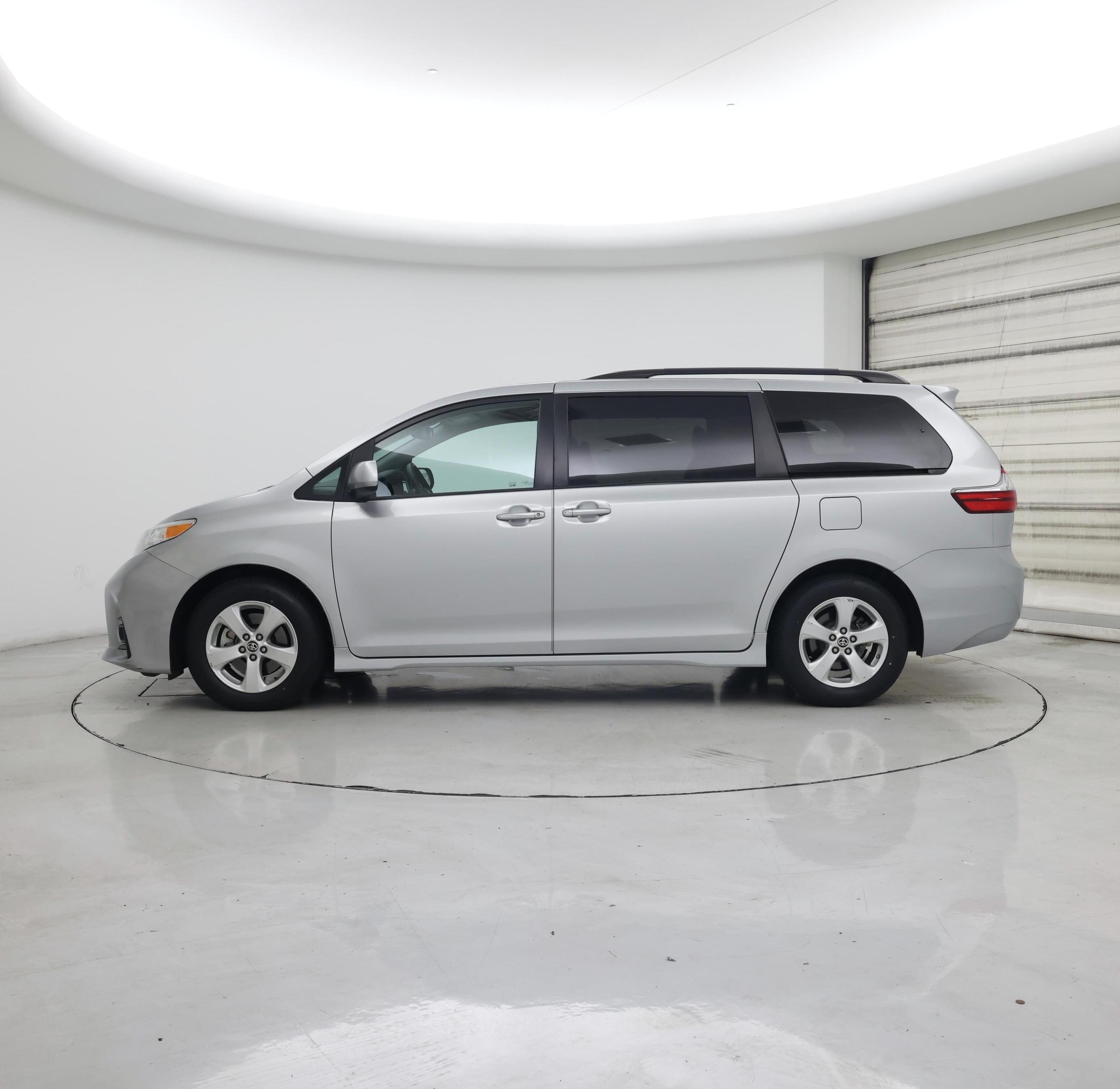 Thumbnail: 2020 Toyota Sienna - 3