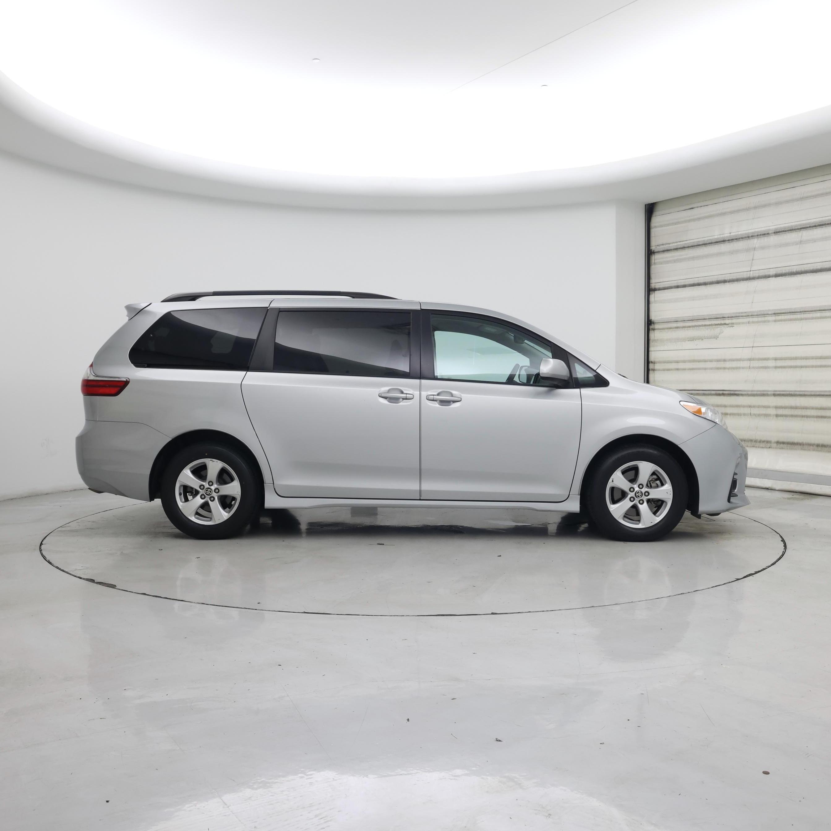 Thumbnail: 2020 Toyota Sienna - 7