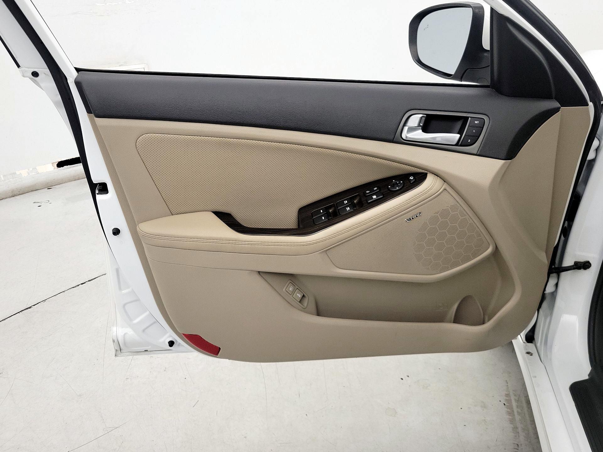 Thumbnail: 2015 Kia Optima - 12