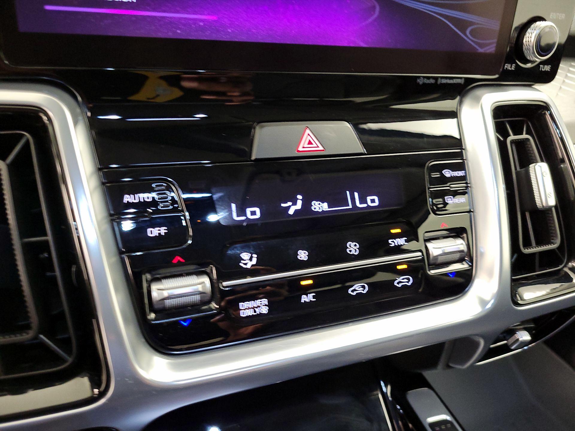 Thumbnail: 2022 Kia Sorento - 16