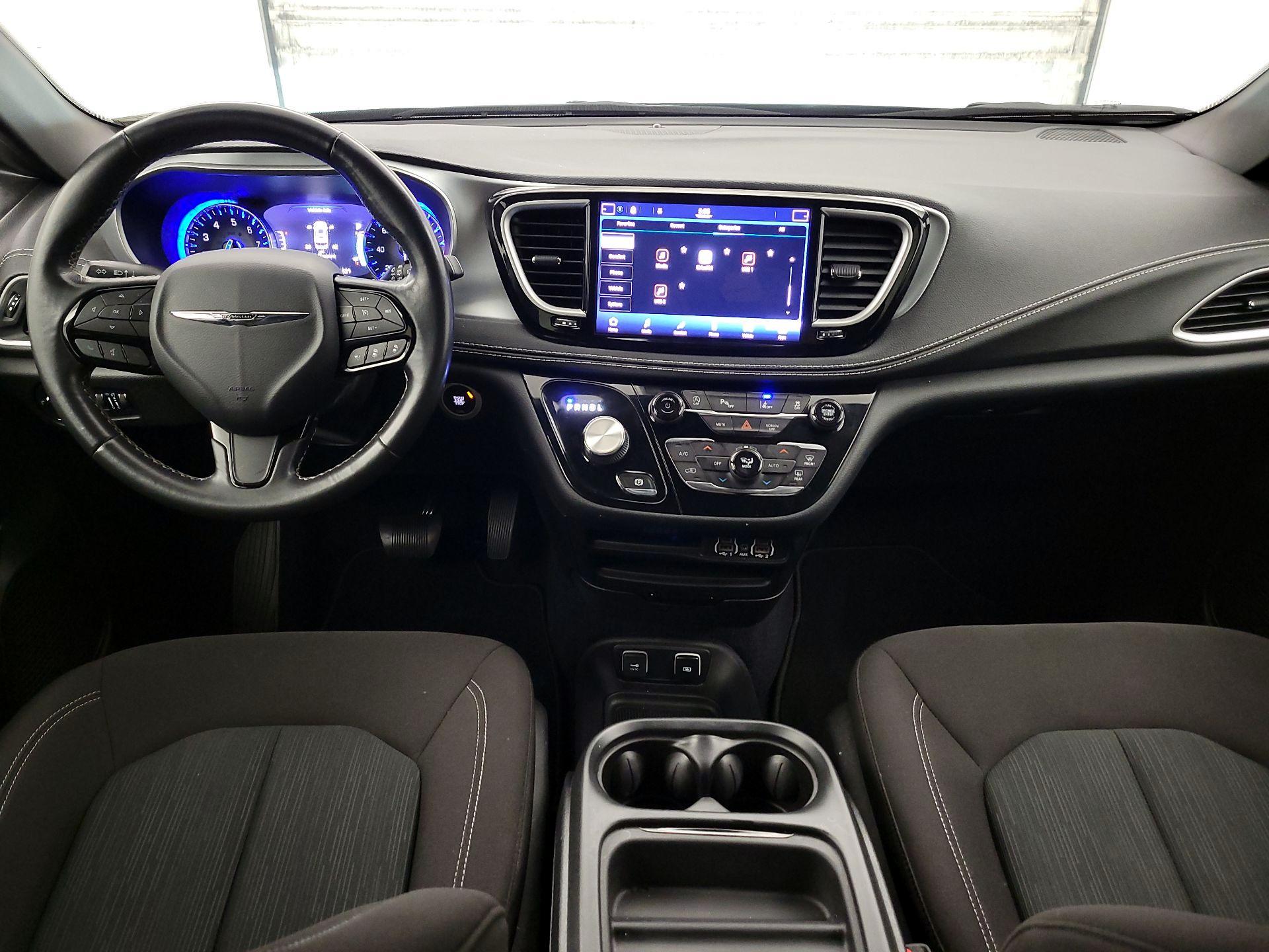 Thumbnail: 2021 Chrysler Pacifica - 9