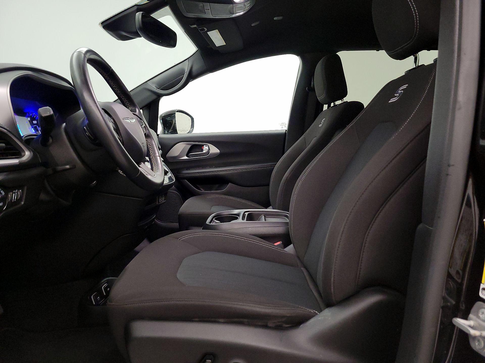 Thumbnail: 2021 Chrysler Pacifica - 11