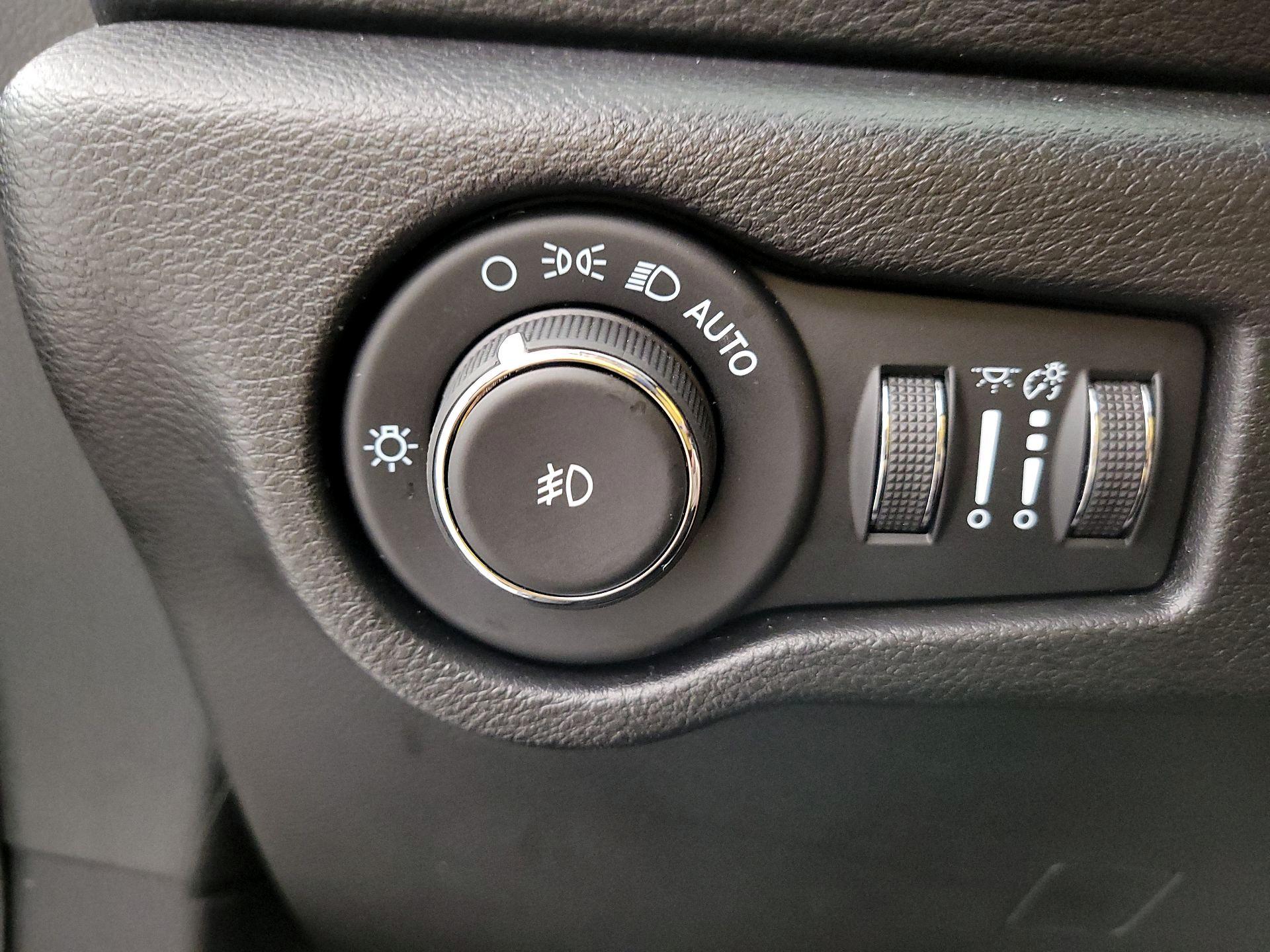 Thumbnail: 2021 Chrysler Pacifica - 13