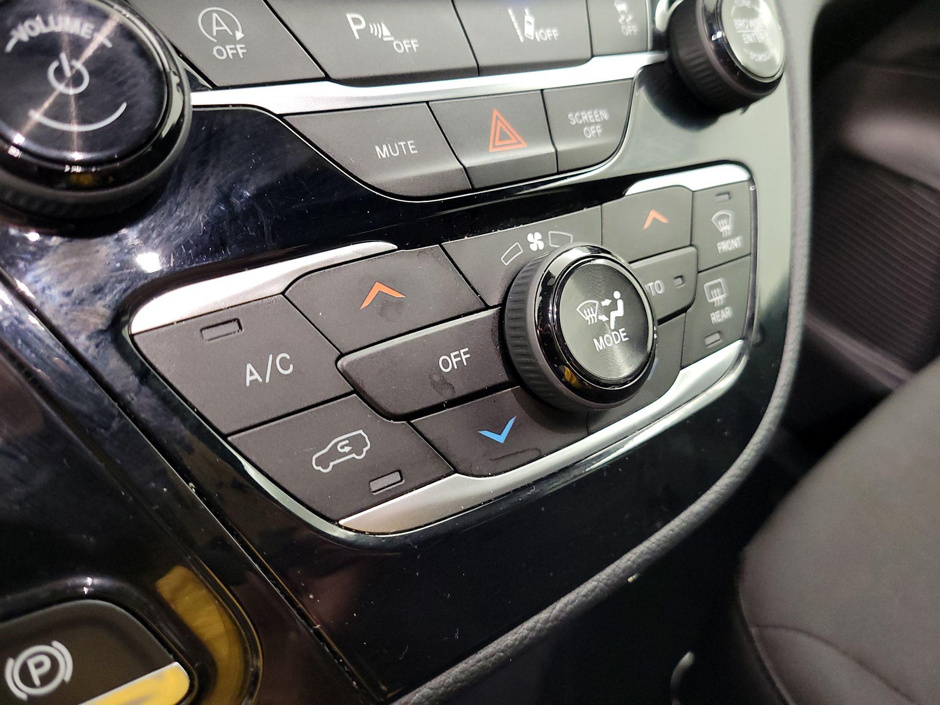 Thumbnail: 2021 Chrysler Pacifica - 16