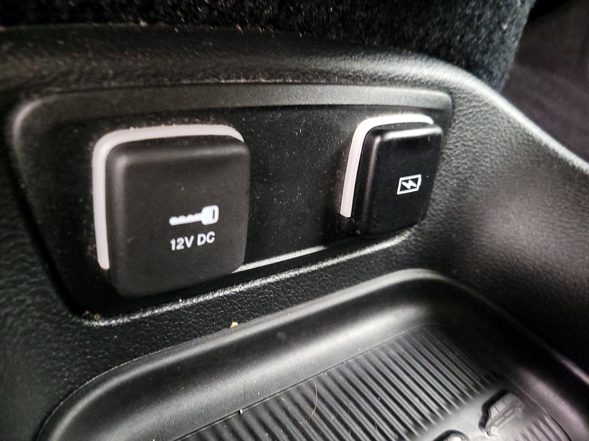 Thumbnail: 2021 Chrysler Pacifica - 18