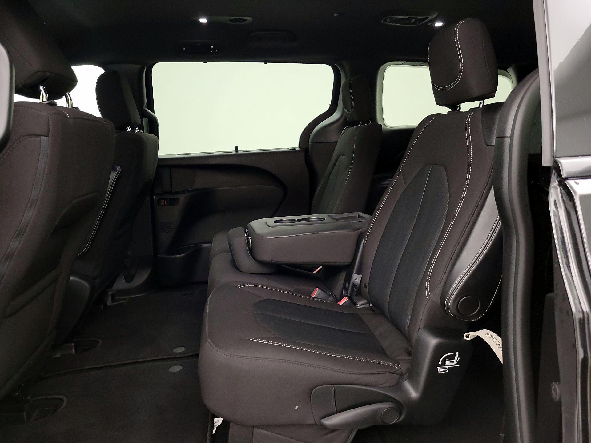 Thumbnail: 2021 Chrysler Pacifica - 19