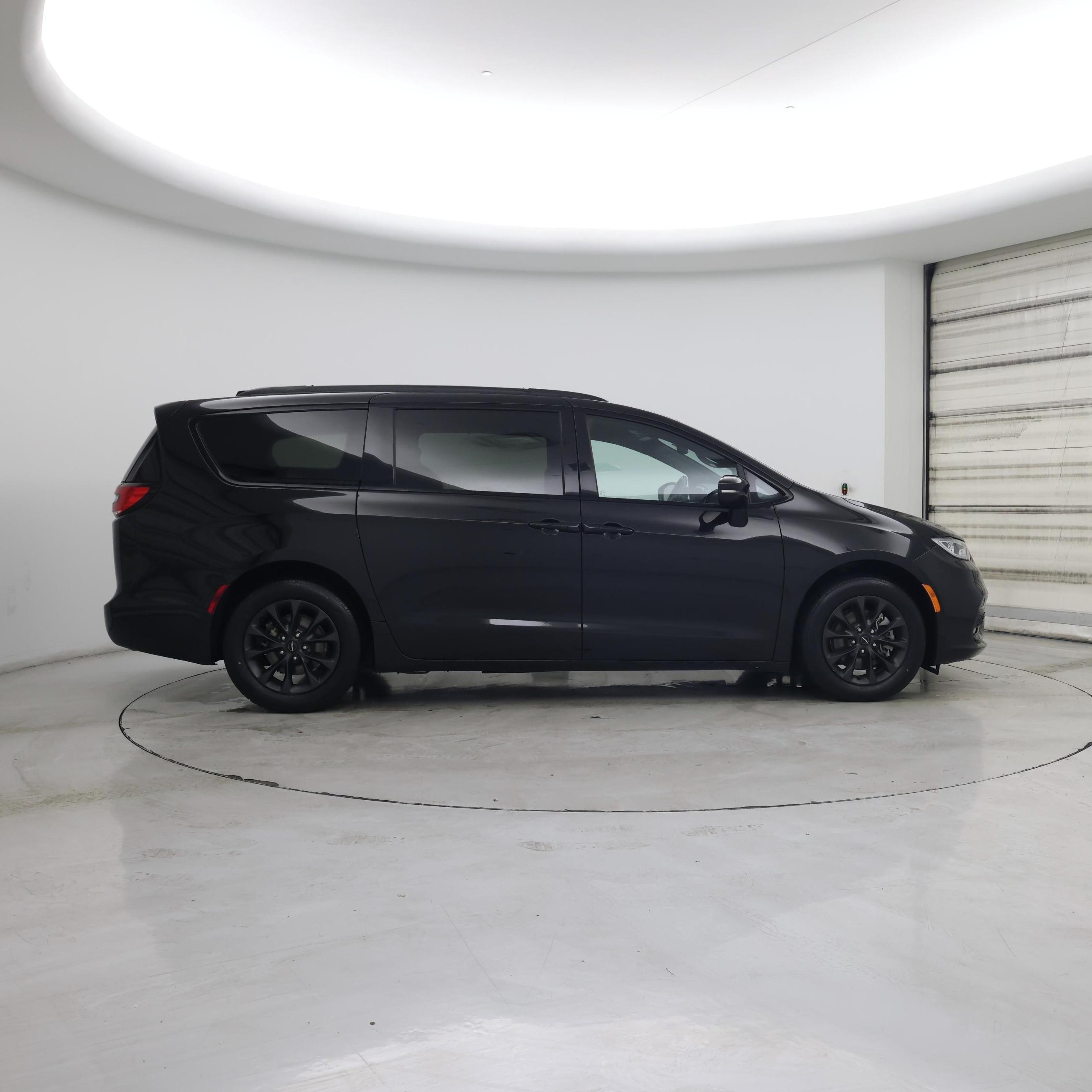 Thumbnail: 2021 Chrysler Pacifica - 7