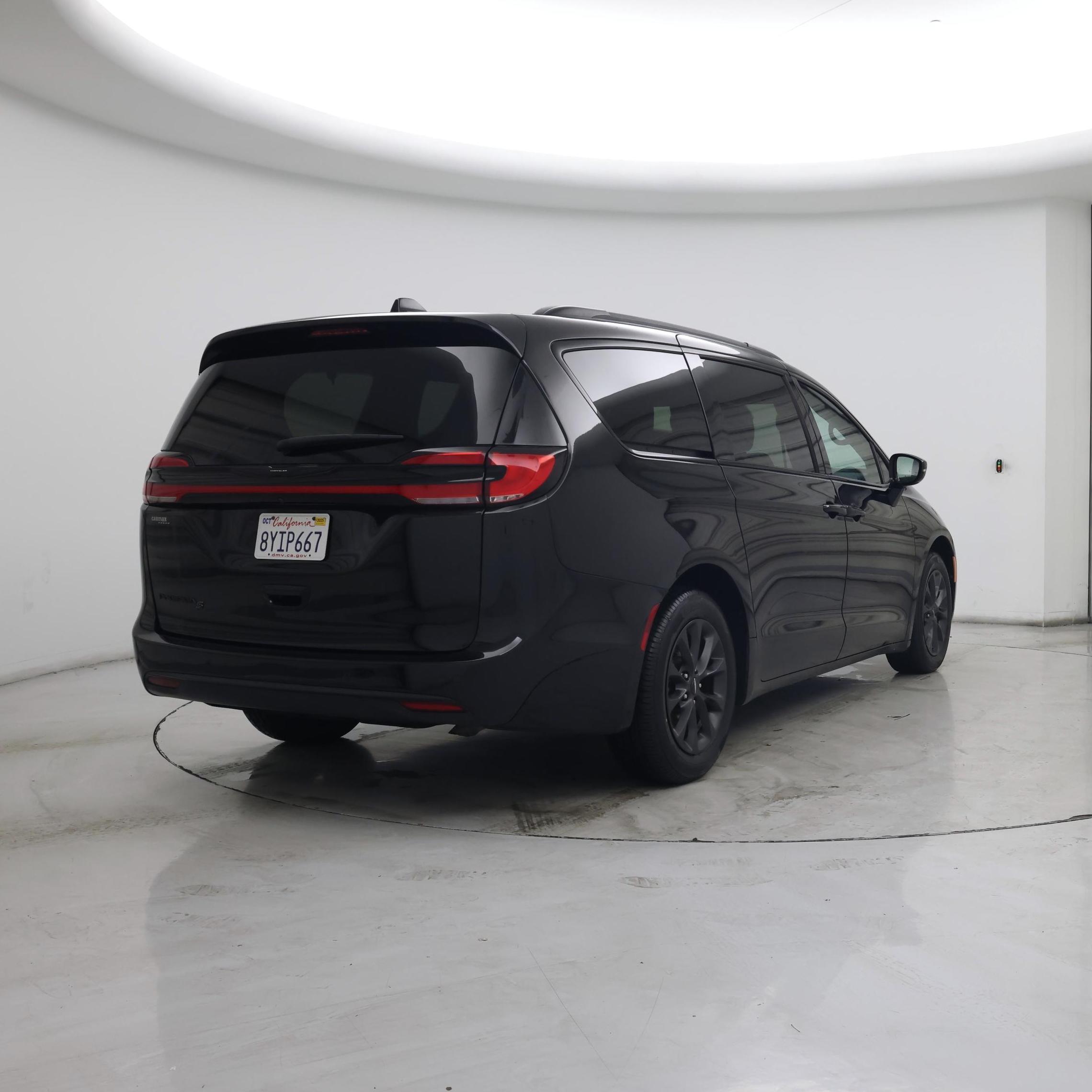 Thumbnail: 2021 Chrysler Pacifica - 8