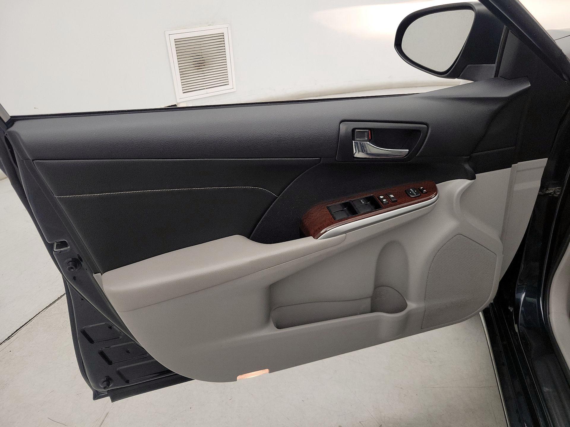 Thumbnail: 2014 Toyota Camry - 12